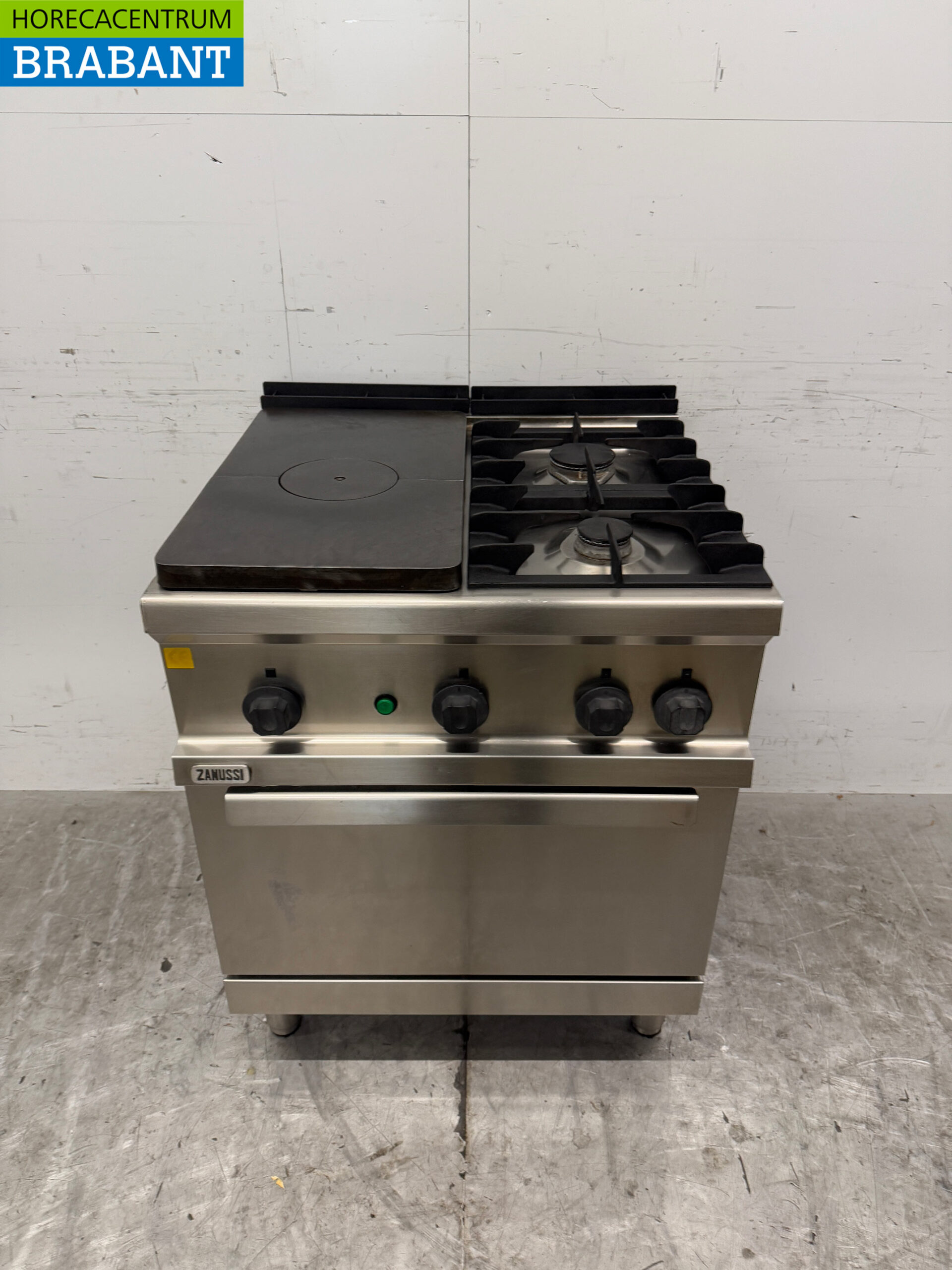Stainless steel Zanussi 2 Burner Stove with Cookthrough and Oven 3 x 2/1 GN GAS Catering