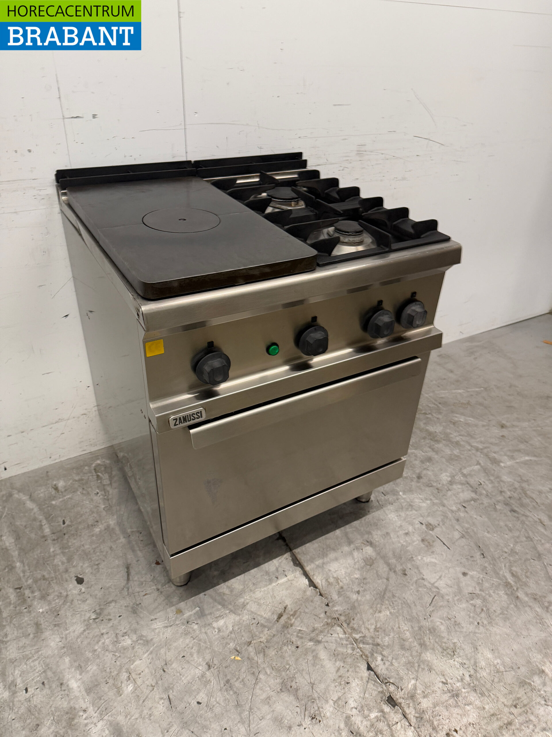 Stainless steel Zanussi 2 Burner Stove with Cookthrough and Oven 3 x 2/1 GN GAS Catering - Image 3