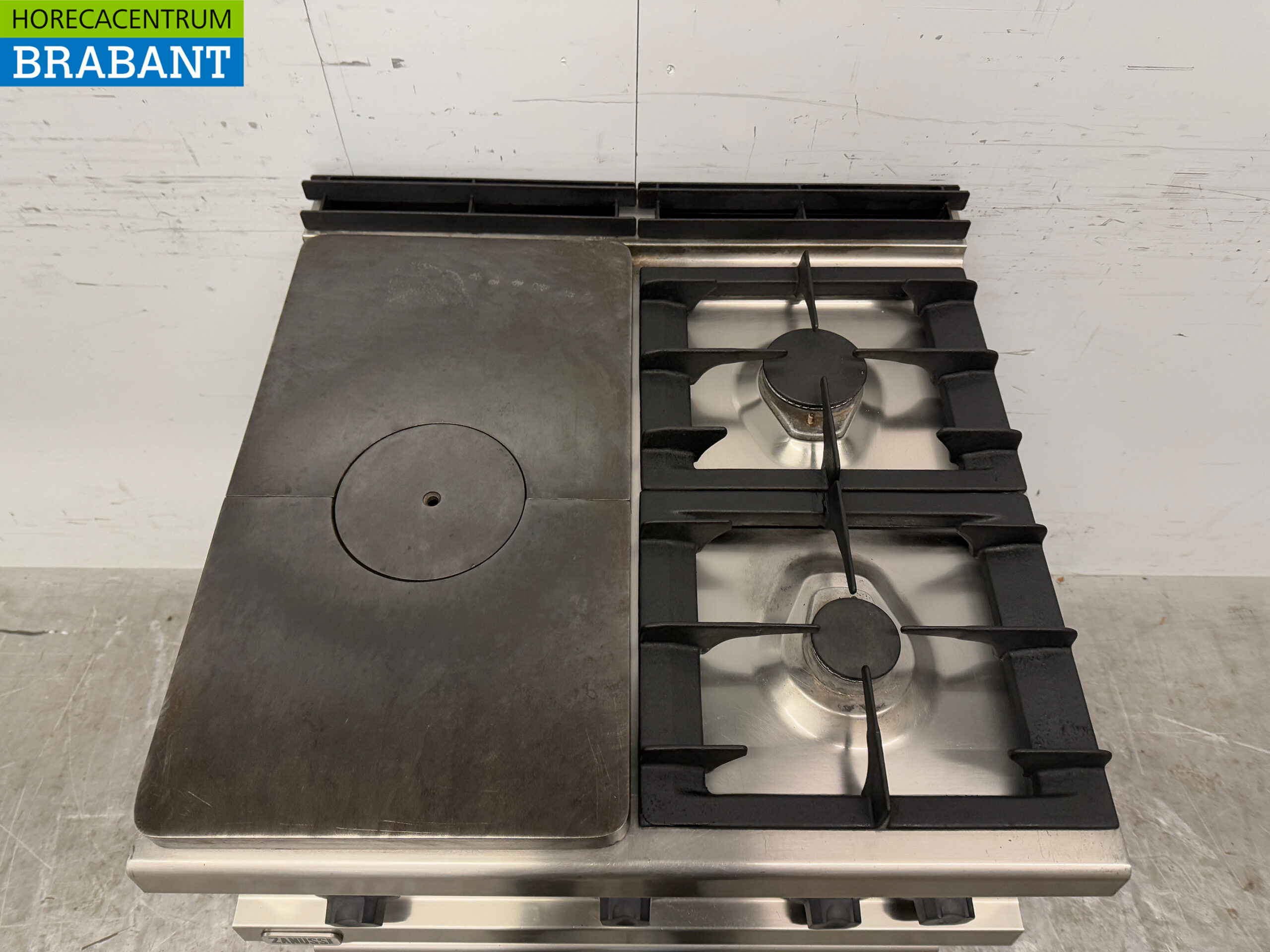 Stainless steel Zanussi 2 Burner Stove with Cookthrough and Oven 3 x 2/1 GN GAS Catering - Image 4