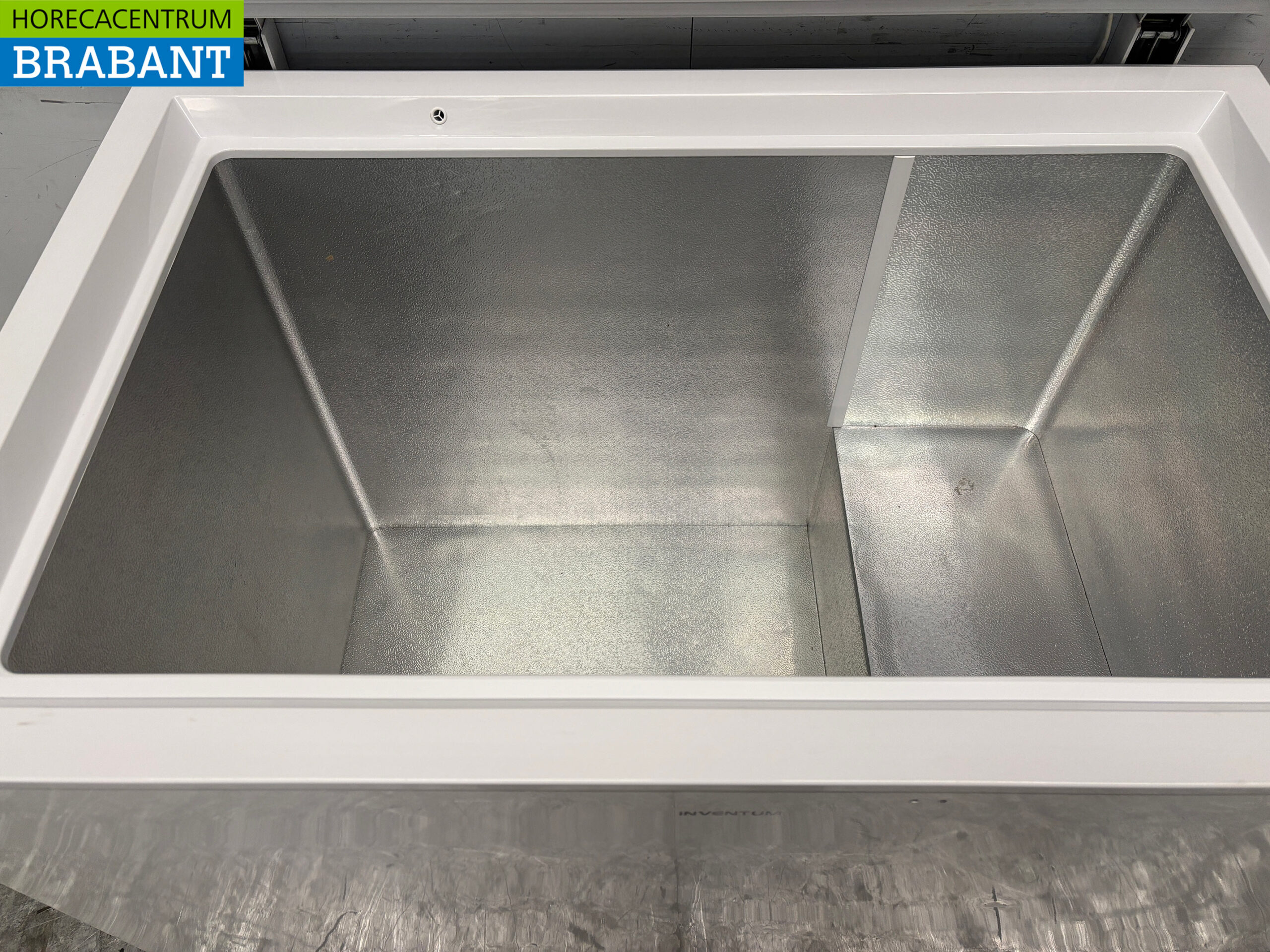 Inventum Freezer Chest Freezer With Folding Lid 304 liters 230V Horeca - Image 5