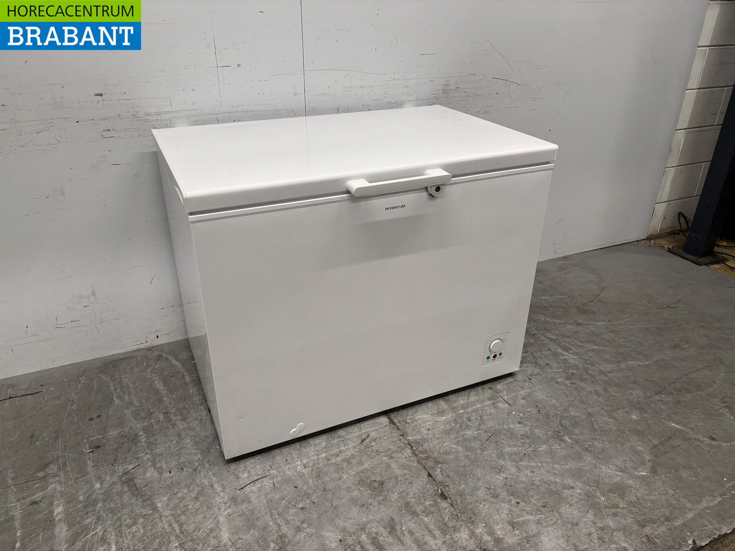Inventum Freezer Chest Freezer with Folding Lid 304 liters 230V Catering - Image 2