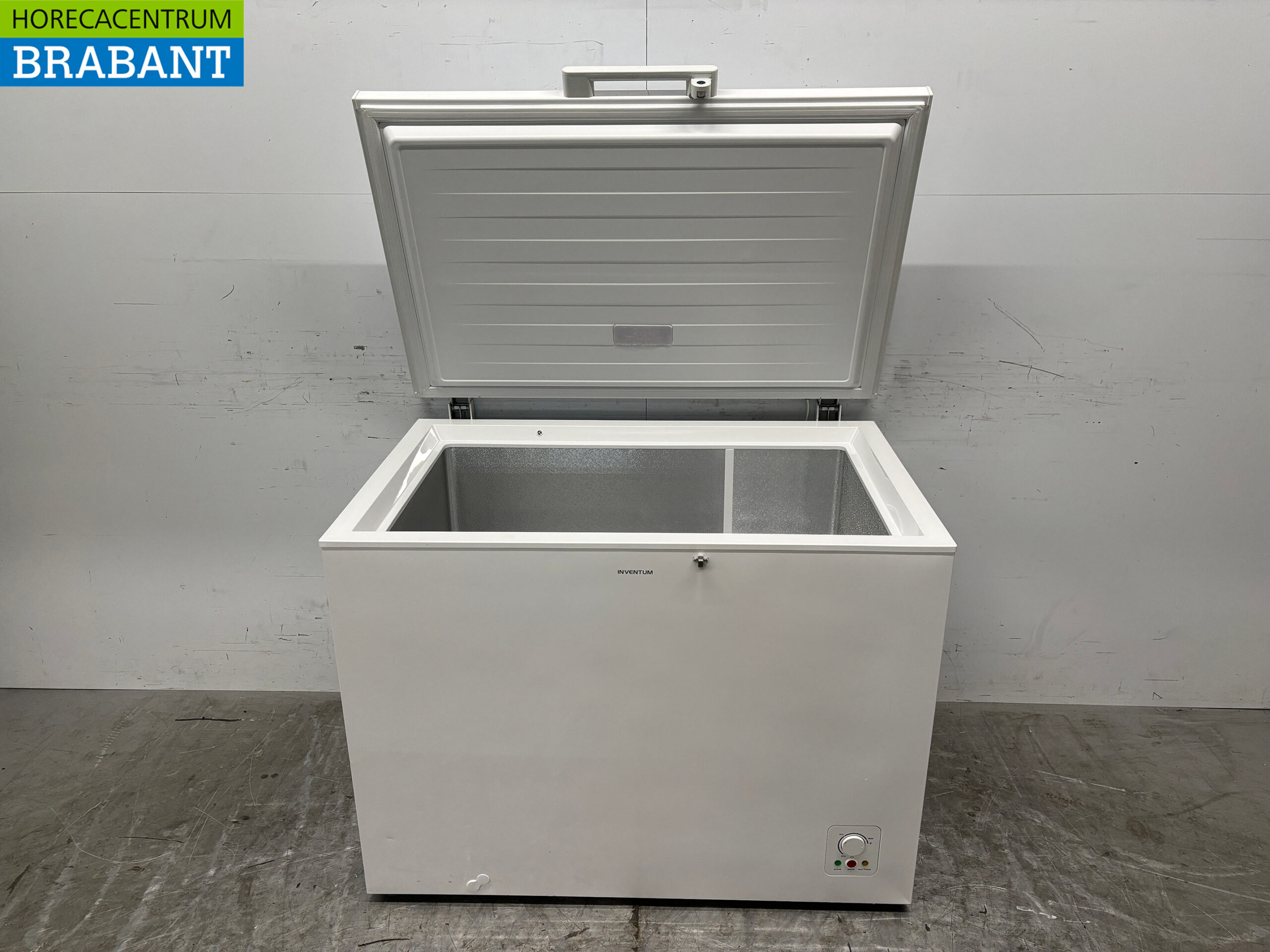Inventum Freezer Chest Freezer with Folding Lid 304 liters 230V Catering - Image 4