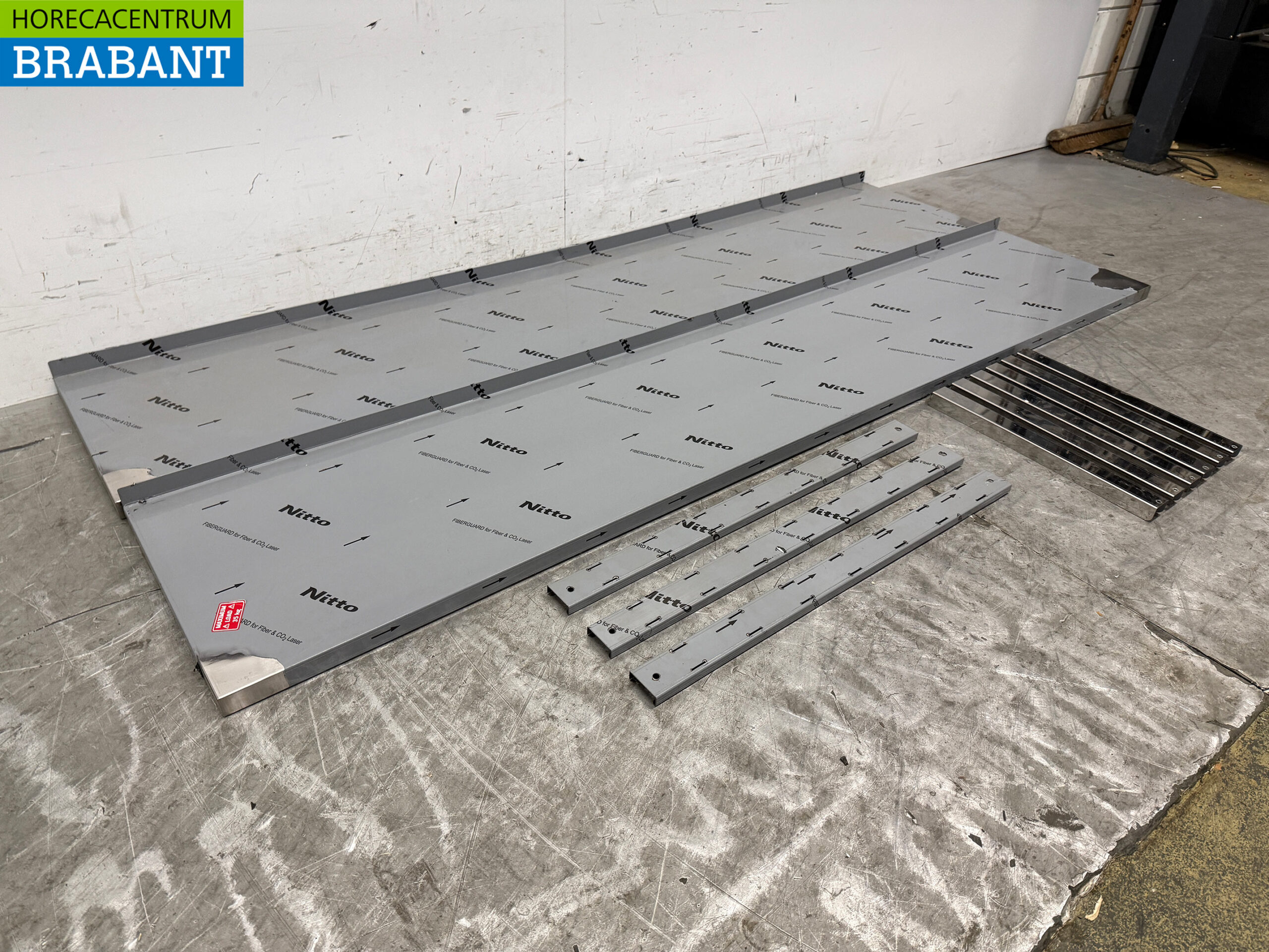 Stainless steel Double Wall Shelf 200 x 40 cm Horeca - Image 3