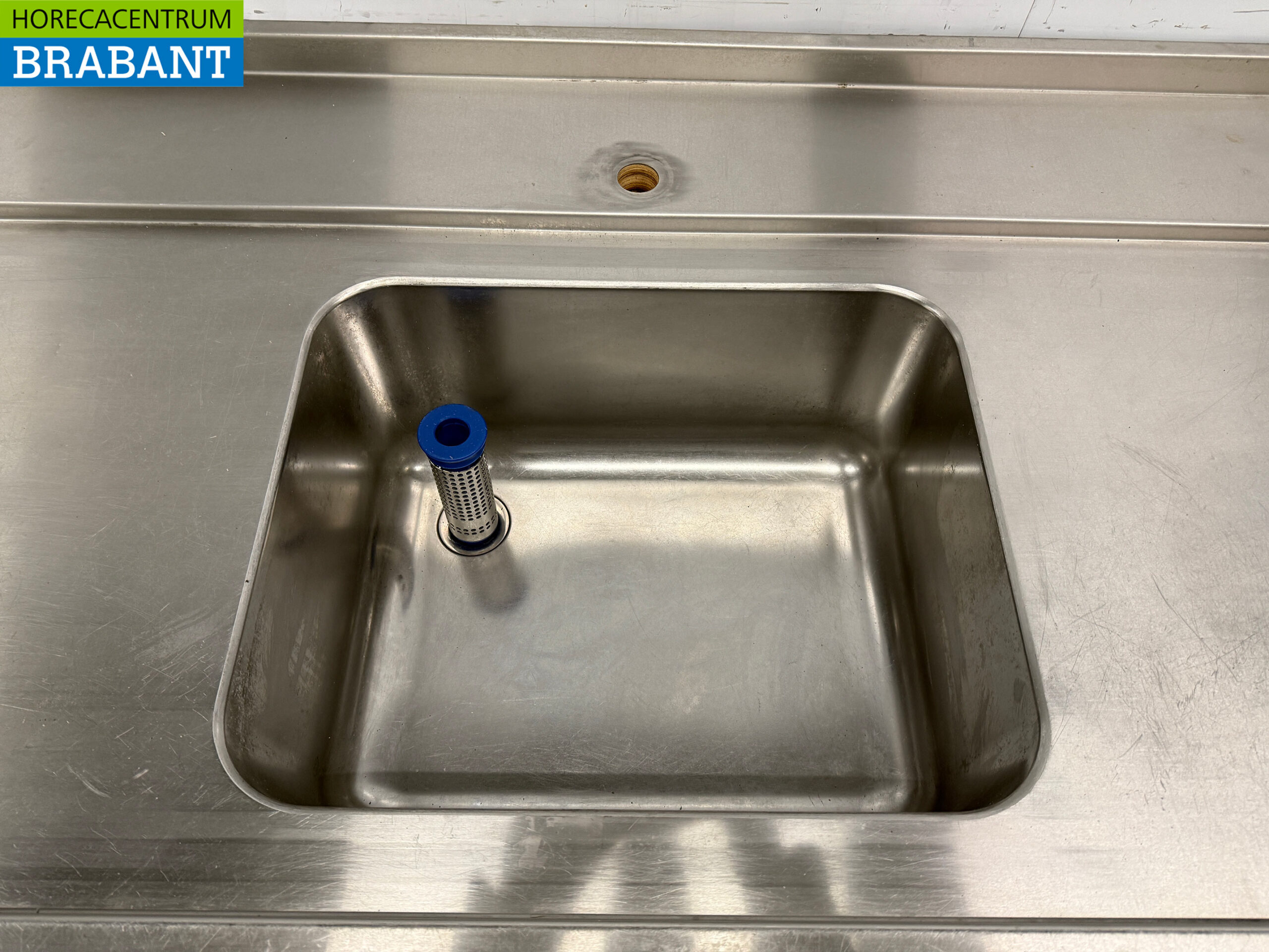 Stainless steel feeding table tbv pass through dishwasher 259,5 x 75 x 92,5 cm Horeca - Image 4