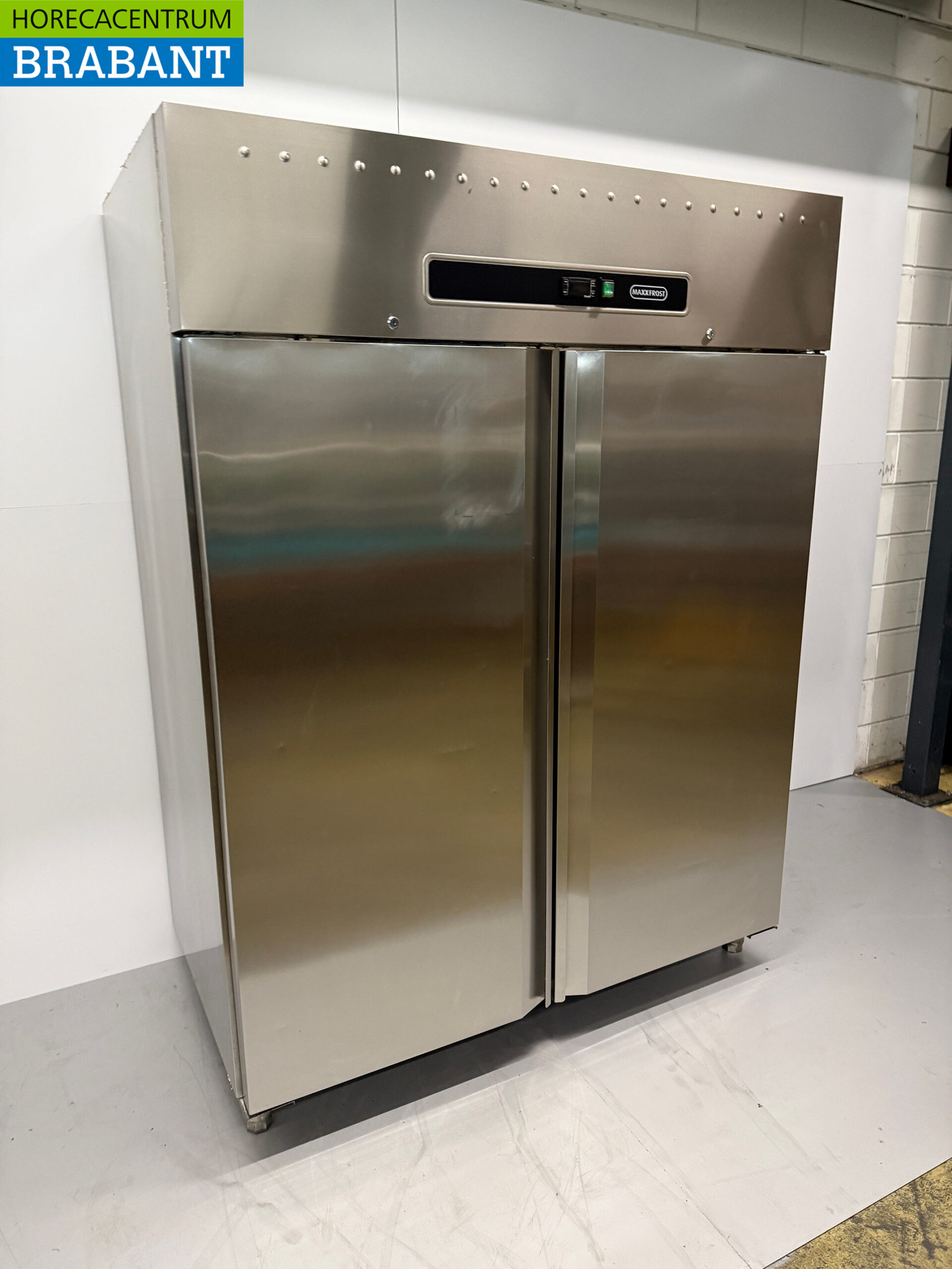 Stainless steel Maxxfrost Double Door Freezer 1300 liters 230V Horeca - Image 3