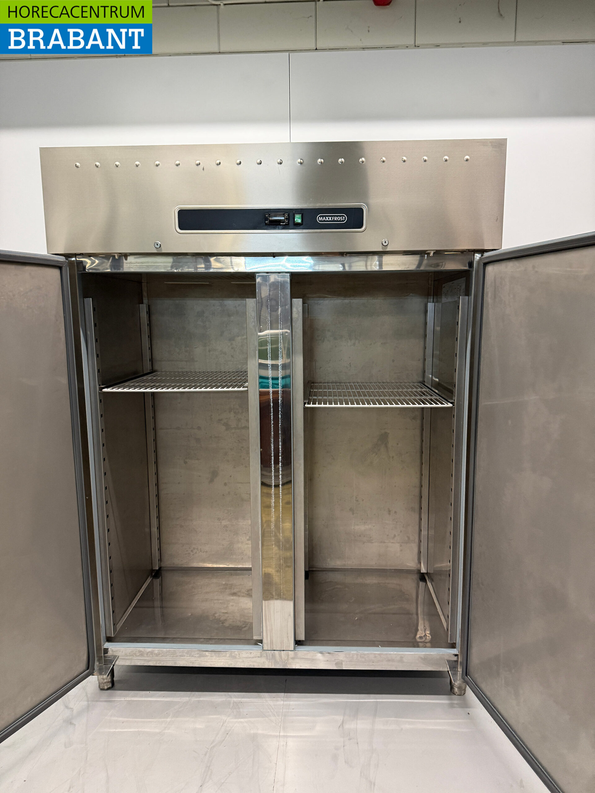 Stainless steel Maxxfrost Double Door Freezer 1300 liters 230V Horeca - Image 5
