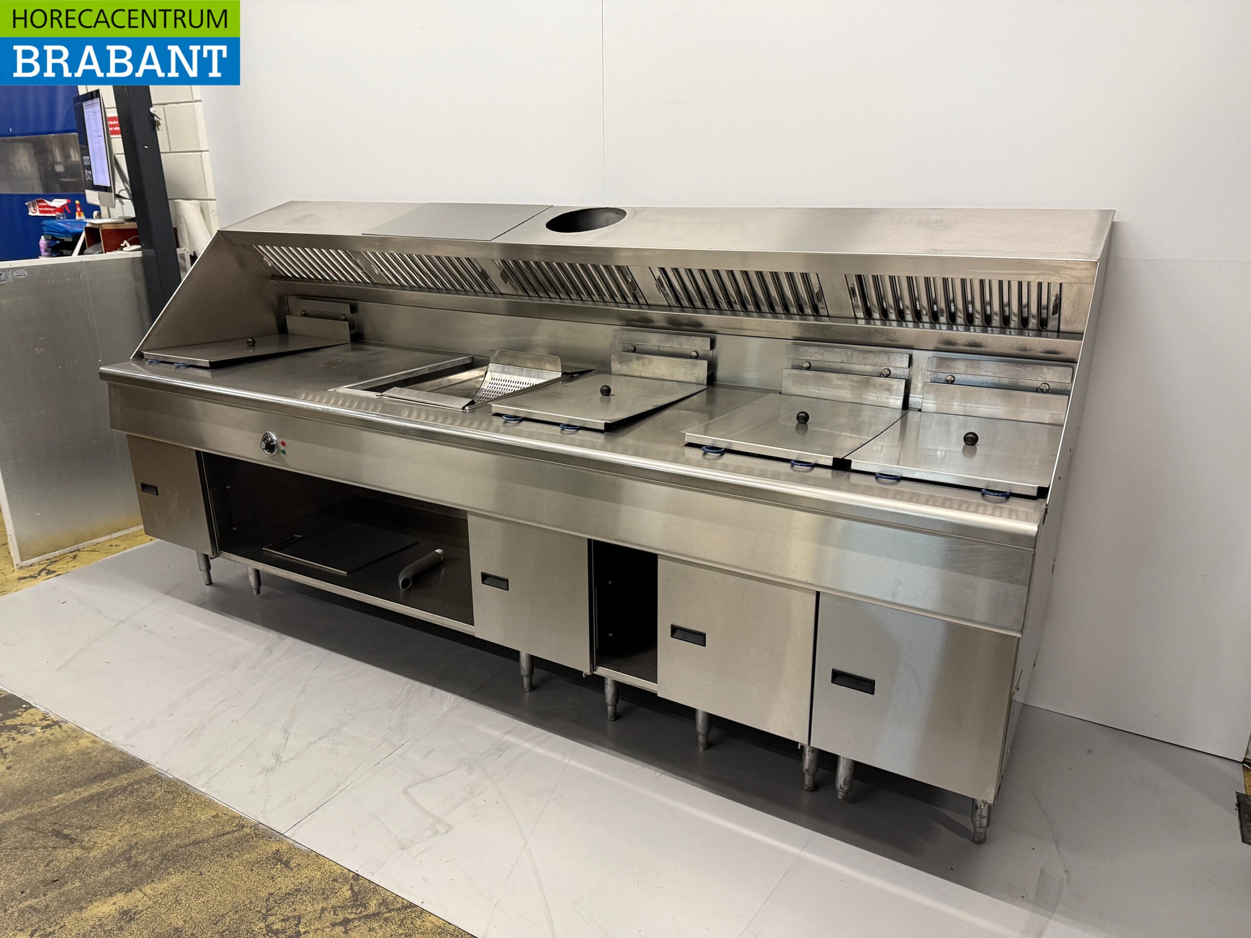 SS Pitco SE14S Solstice Baking wall 4x Fryer and bain marie/fry warmer with exhaust hood 400V + 230V Catering Cafeteria - Image 3