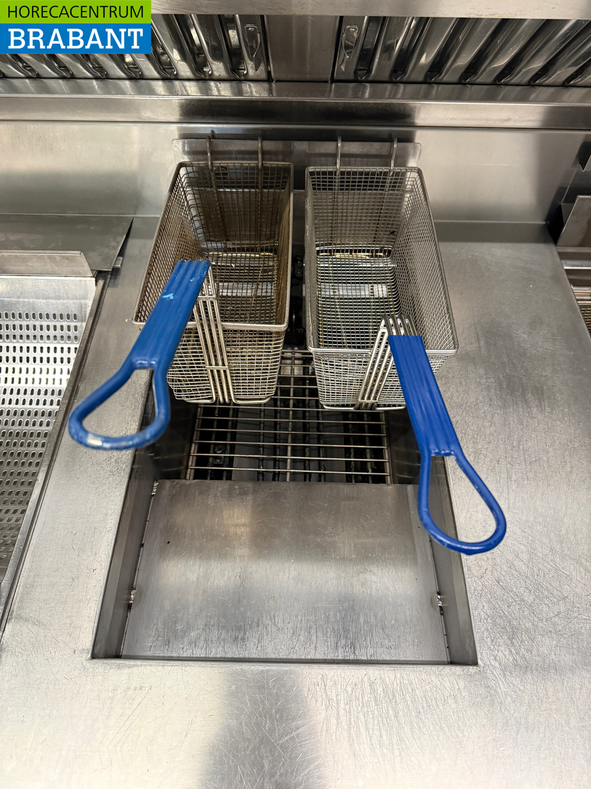 SS Pitco SE14S Solstice Baking wall 4x Fryer and bain marie/fry warmer with exhaust hood 400V + 230V Catering Cafeteria - Image 7