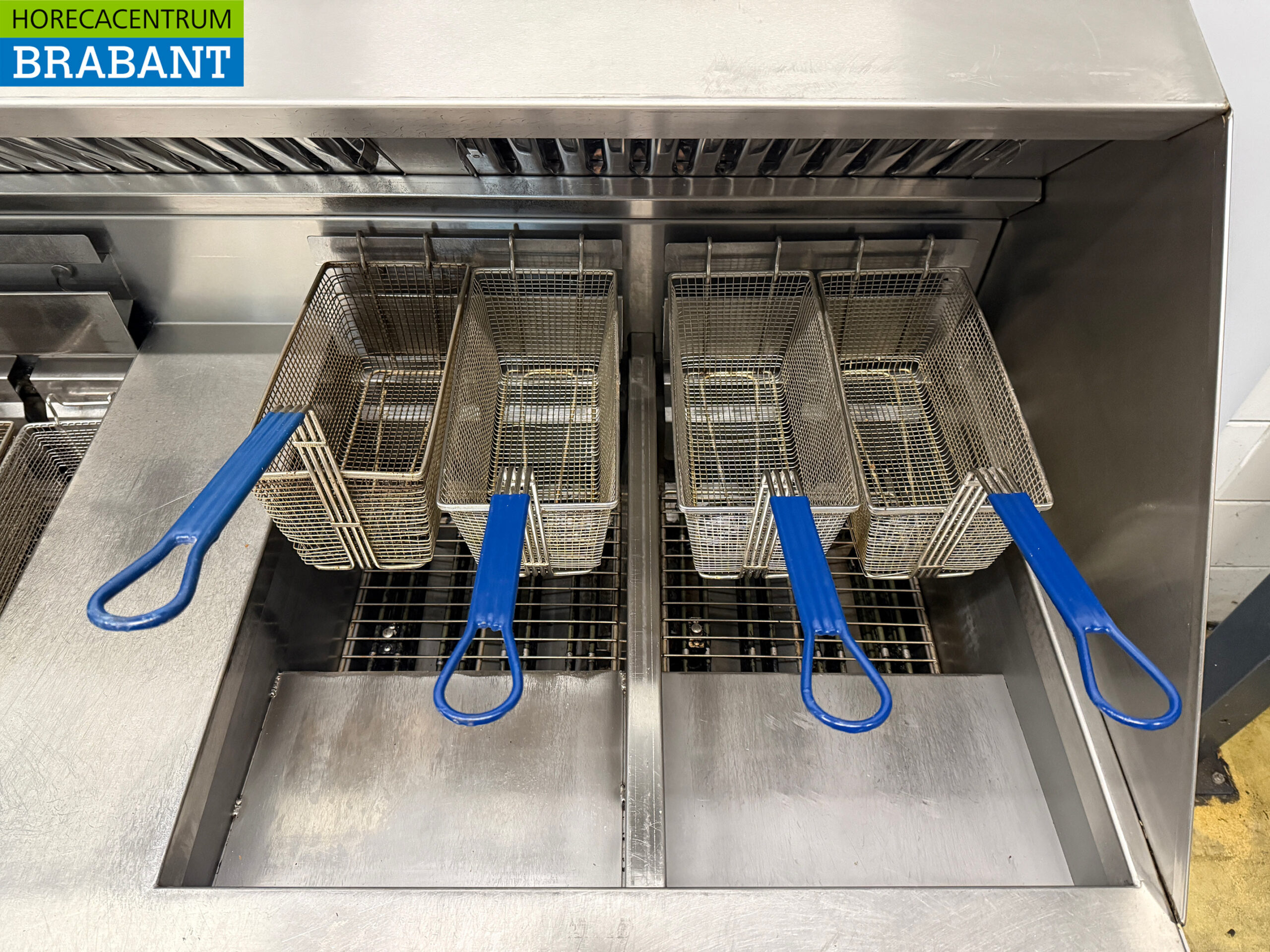 SS Pitco SE14S Solstice Baking wall 4x Fryer and bain marie/fry warmer with exhaust hood 400V + 230V Catering Cafeteria - Image 8