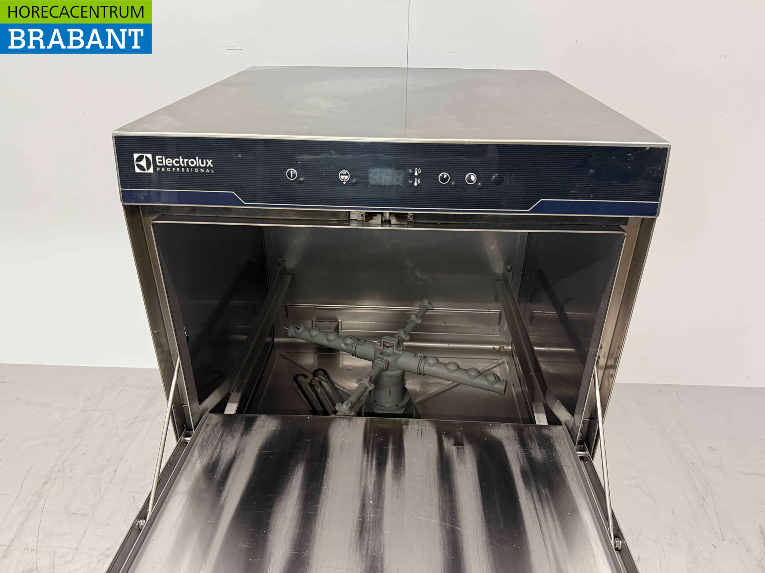 Stainless steel Electrolux EL1P Dishwasher with drain pump 230V Catering - Image 4