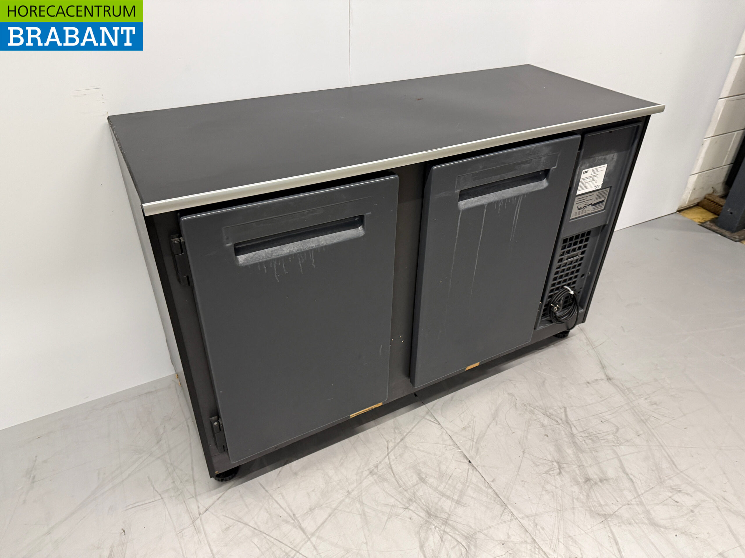Bar fridge 2 doors 138,5 cm 230V Horeca - Image 3