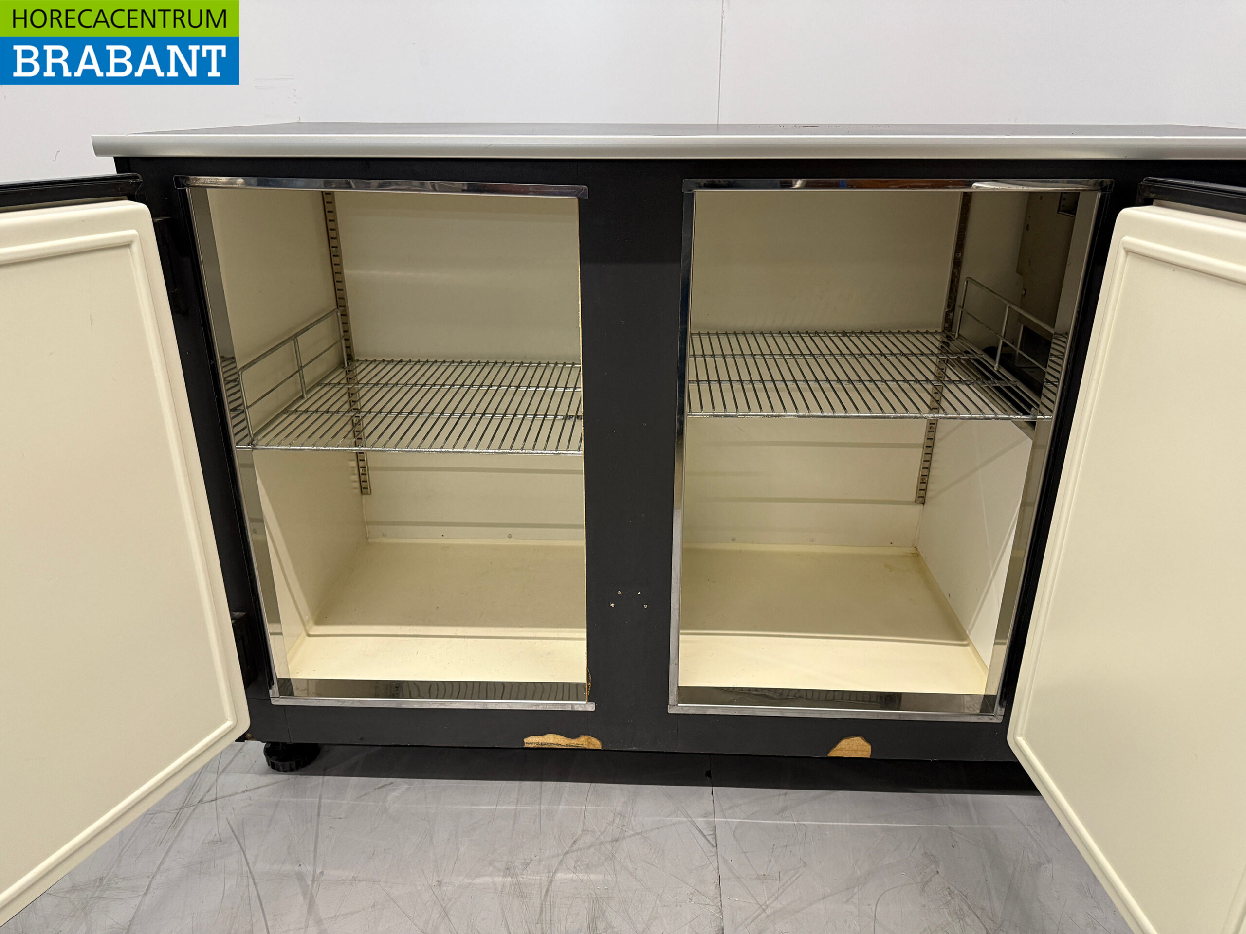 Bar fridge 2 doors 138,5 cm 230V Horeca - Image 4