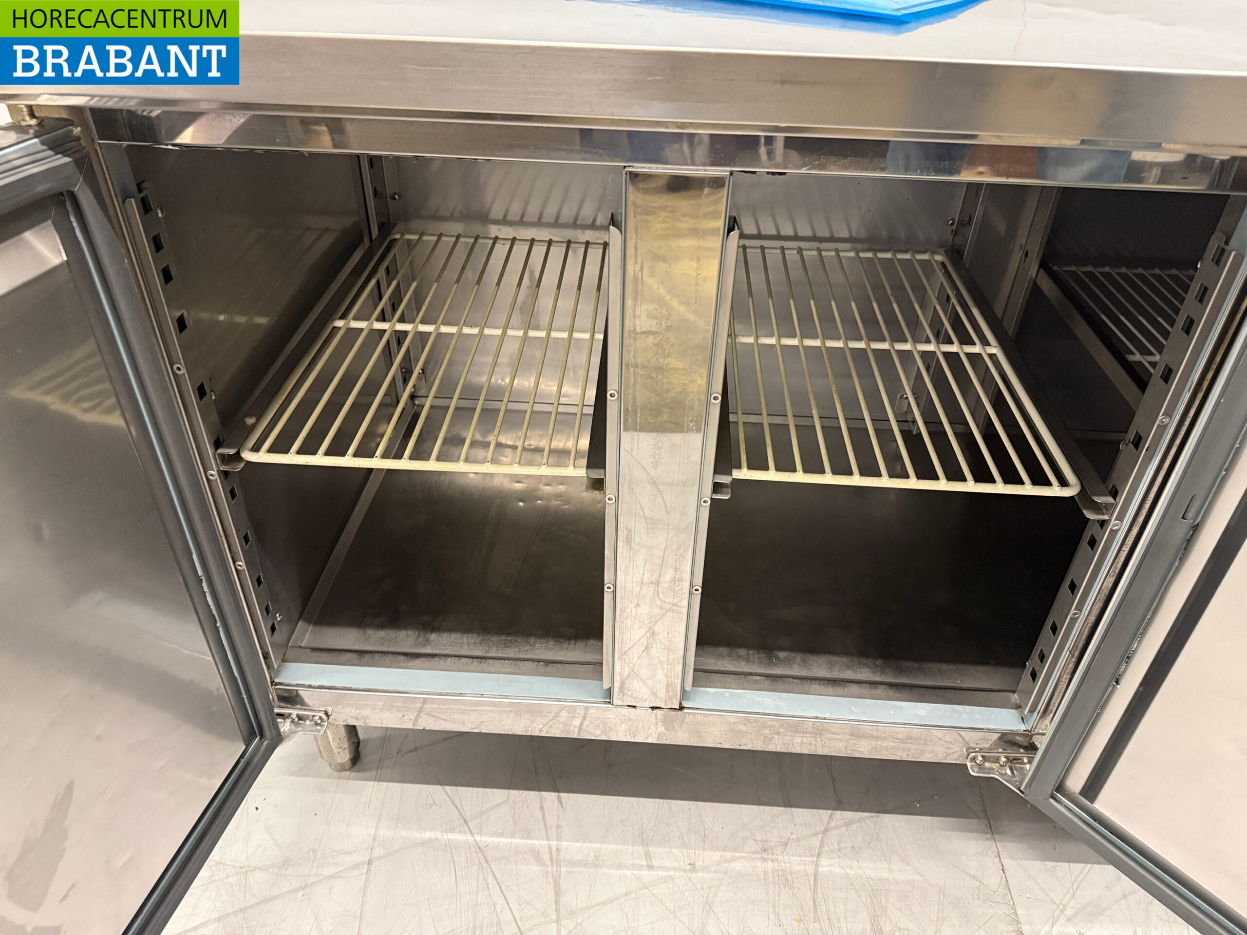 Stainless steel Saro Refrigerated Workbench 3 Doors 179.5 cm 230V Horeca - Image 4