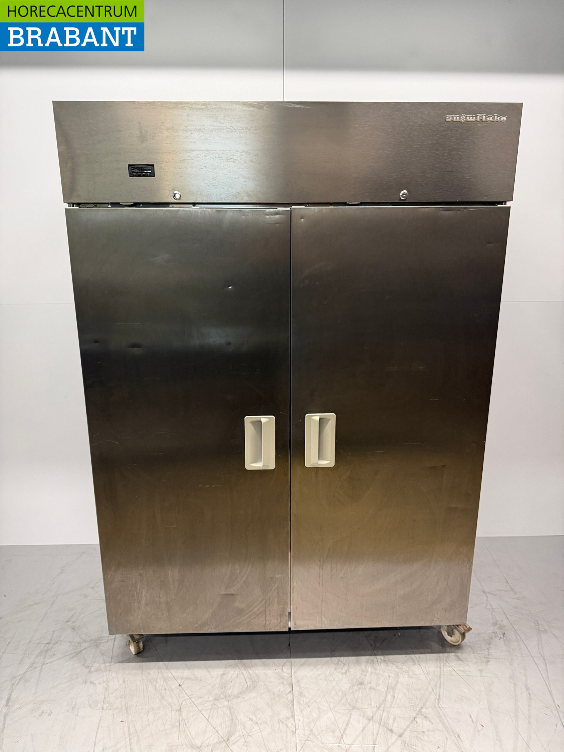 Stainless steel Gram Snowflake Mobile Double Door Refrigerator 1230 liters 230V Catering