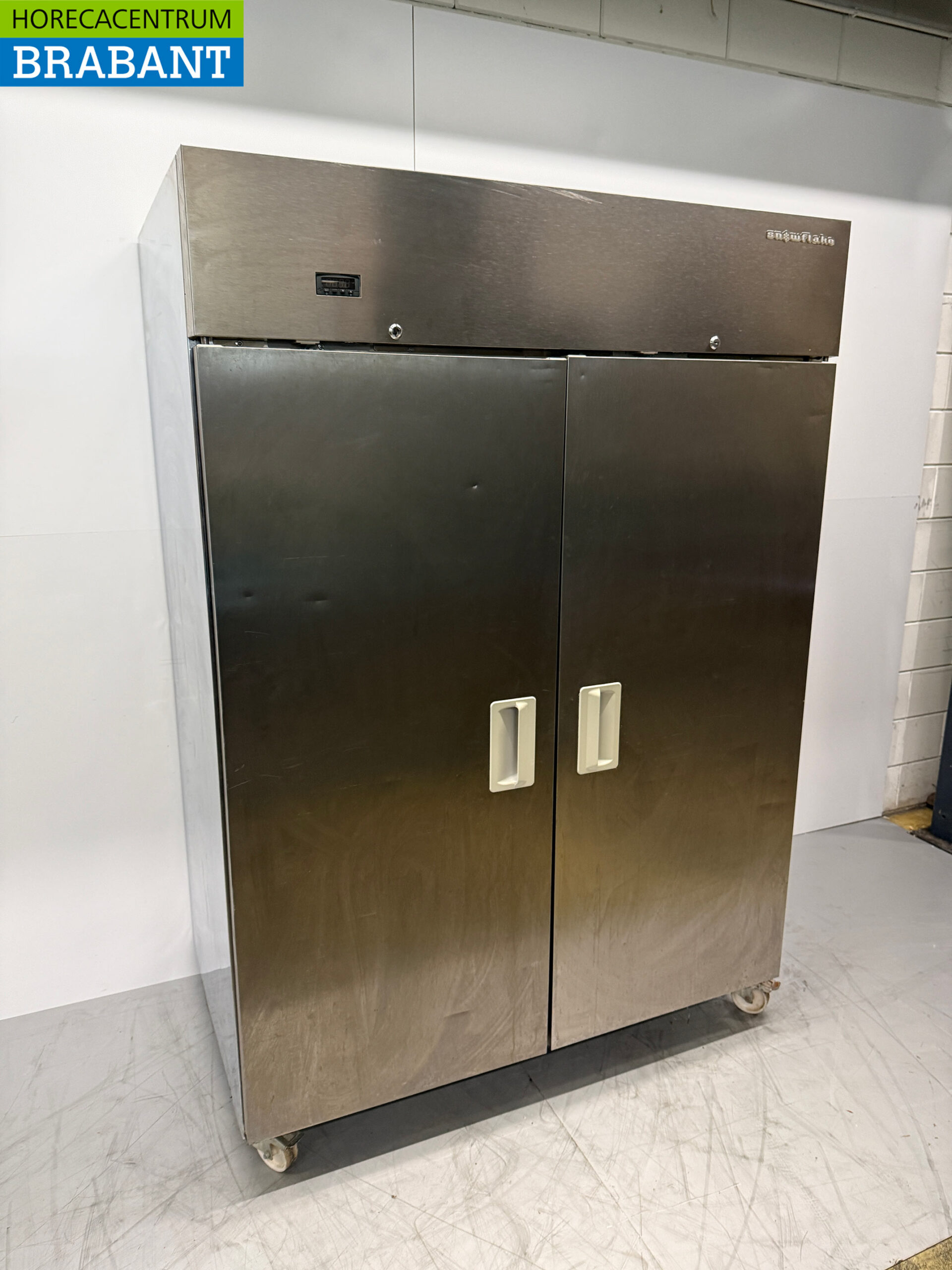 Stainless steel Gram Snowflake Mobile Double Door Refrigerator 1230 liters 230V Catering - Image 2