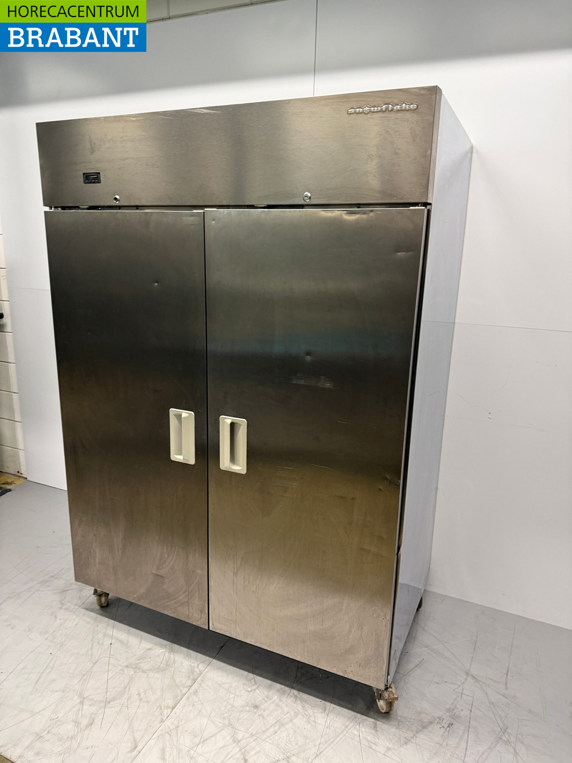 Stainless steel Gram Snowflake Mobile Double Door Refrigerator 1230 liters 230V Catering - Image 3