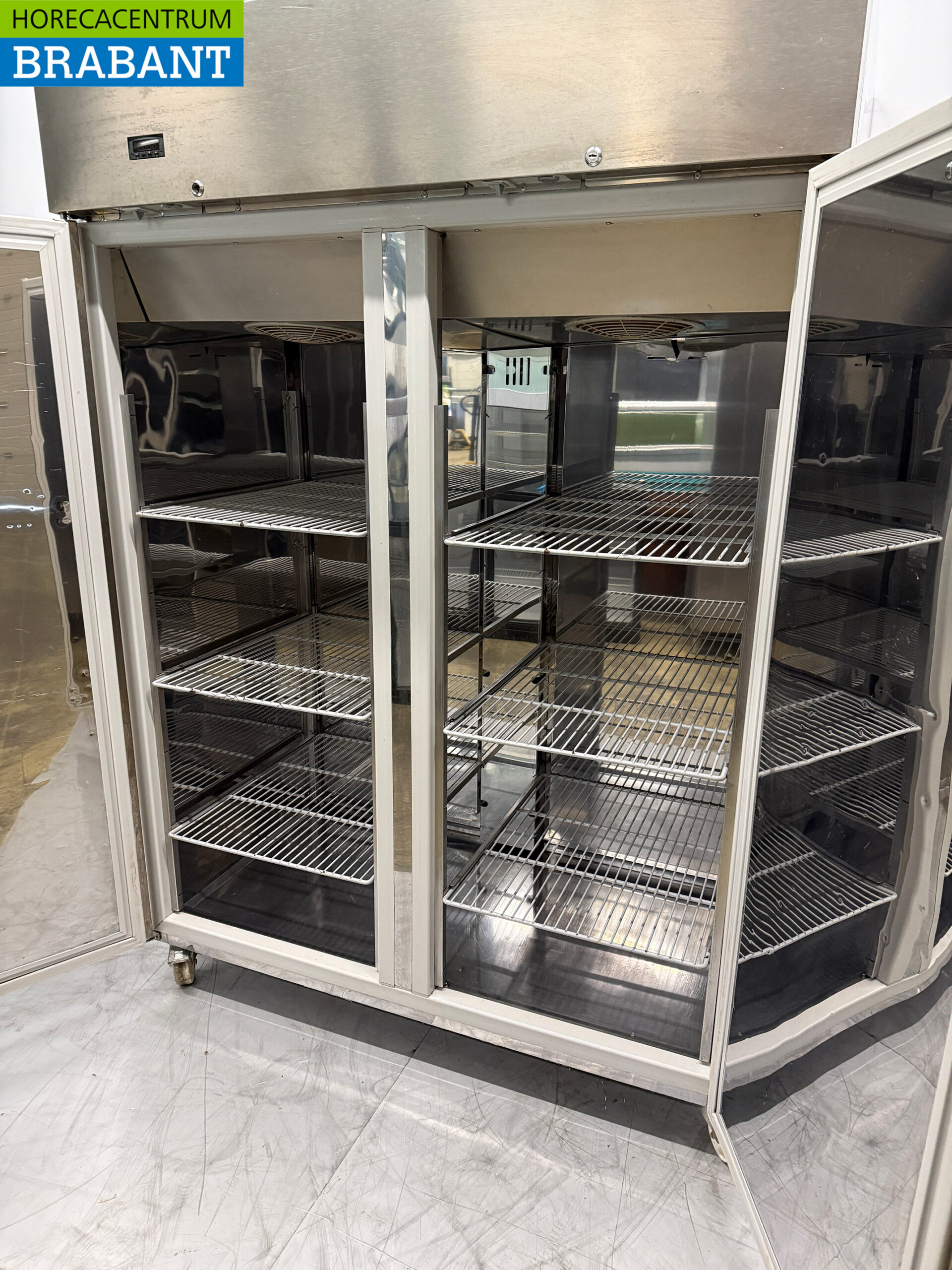 Stainless steel Gram Snowflake Mobile Double Door Refrigerator 1230 liters 230V Catering - Image 4