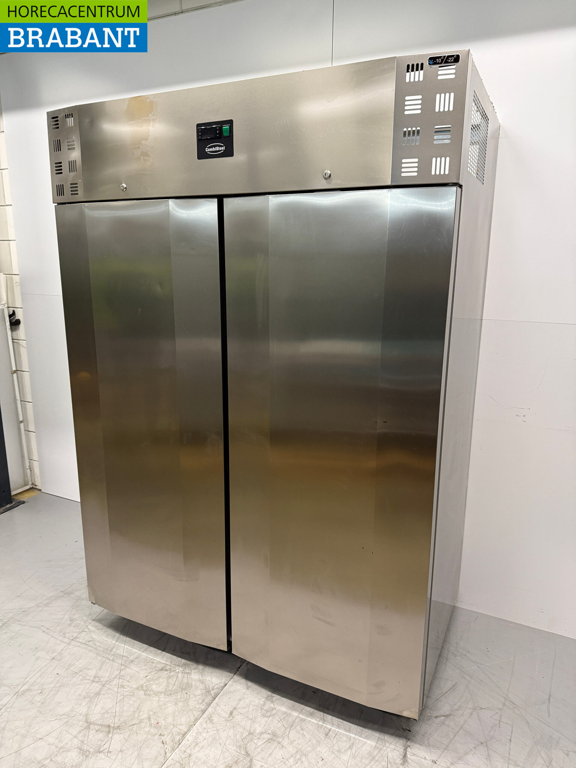Stainless steel Combisteel Double Door Freezer 1400 liters 230V Horeca - Image 2