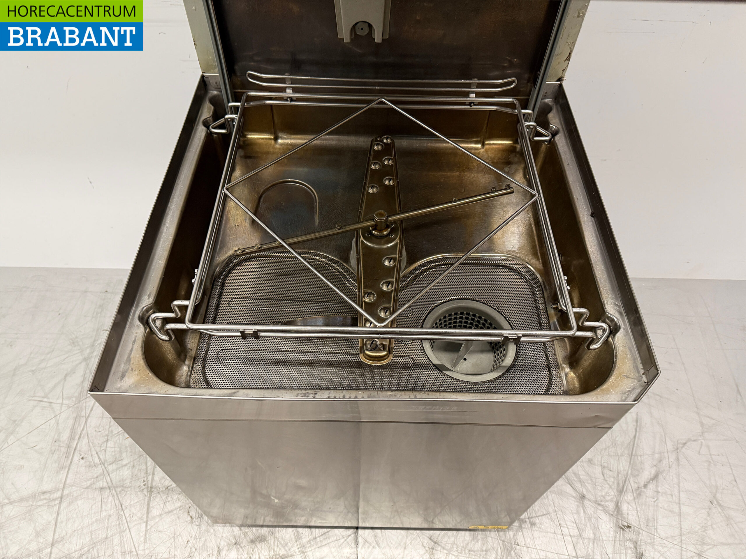 Stainless Steel Zanussi Sliding Dishwasher With Drain Pump 400V Catering - Image 4