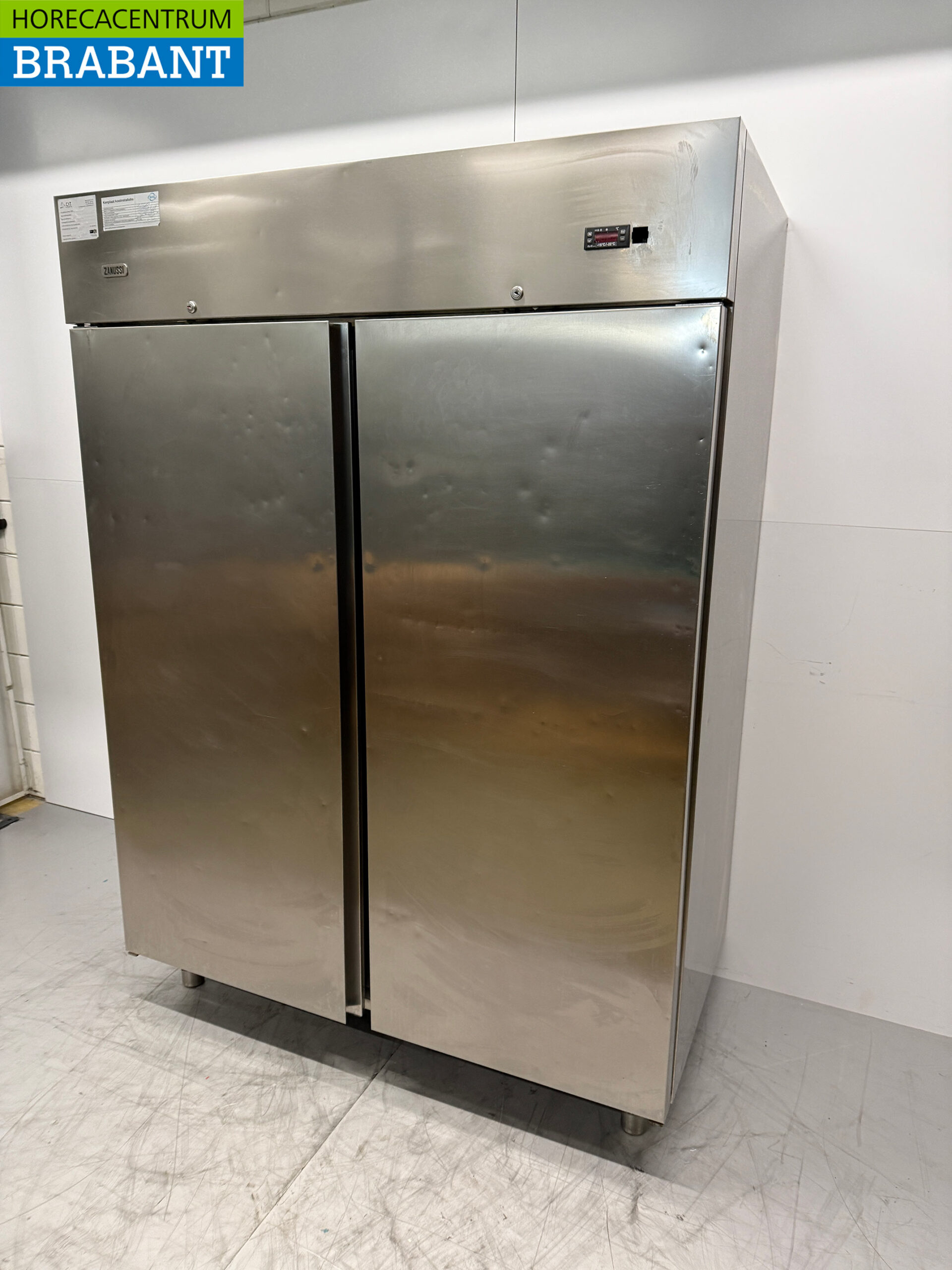 Stainless steel Zanussi Double Door Freezer 1300 liters 230V Horeca - Image 2