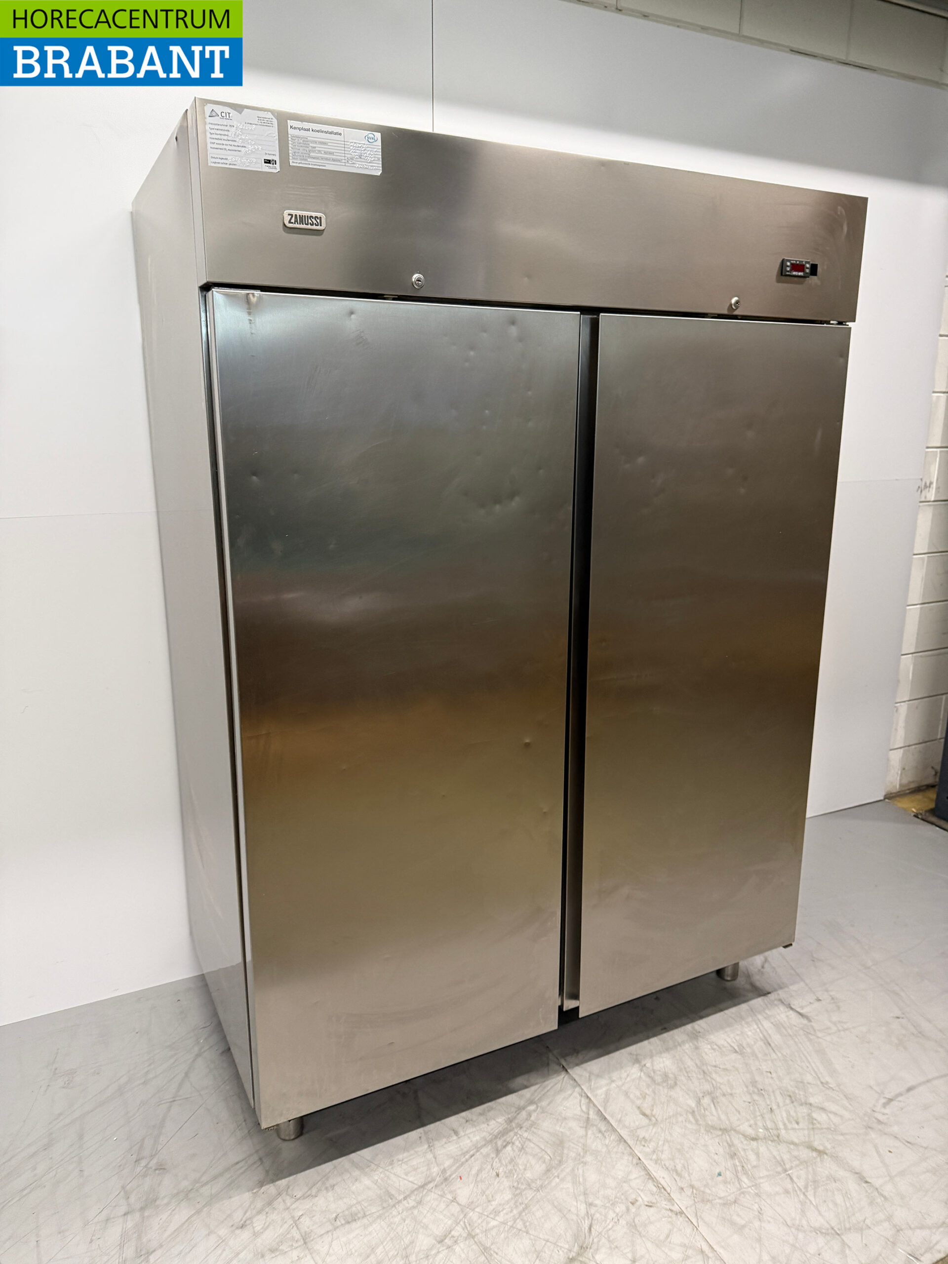 Stainless steel Zanussi Double Door Freezer 1300 liters 230V Horeca - Image 3