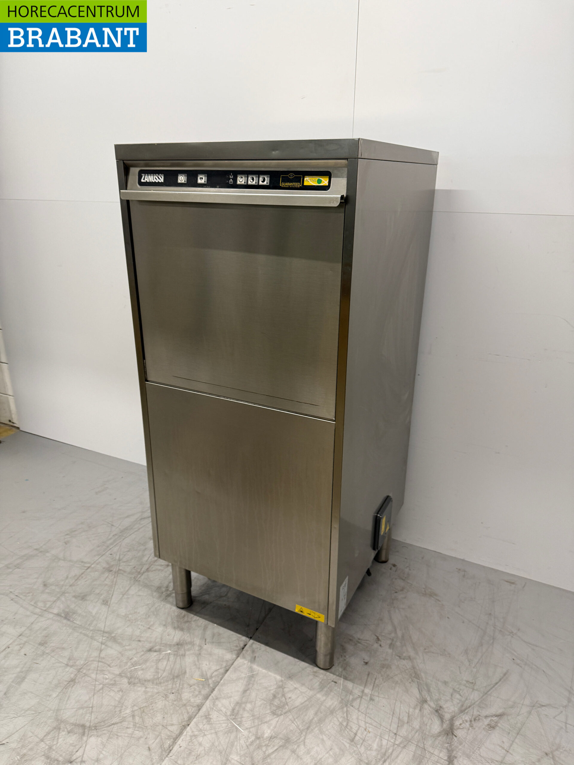 Stainless steel Zanussi Dishwasher with drain pump 400V Catering - Image 2