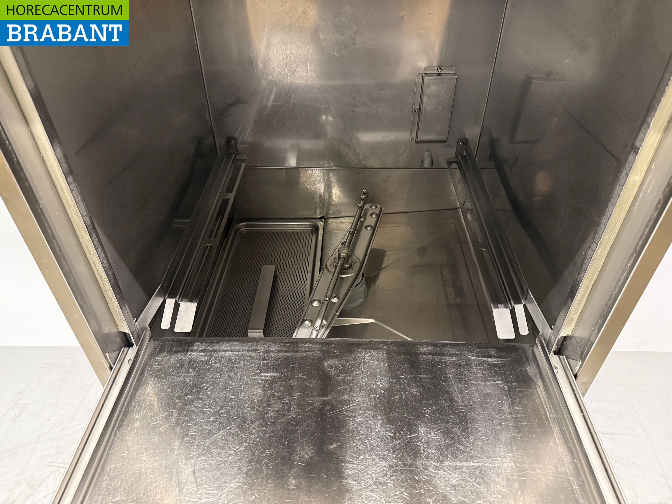 Stainless steel Zanussi Dishwasher with drain pump 400V Catering - Image 4