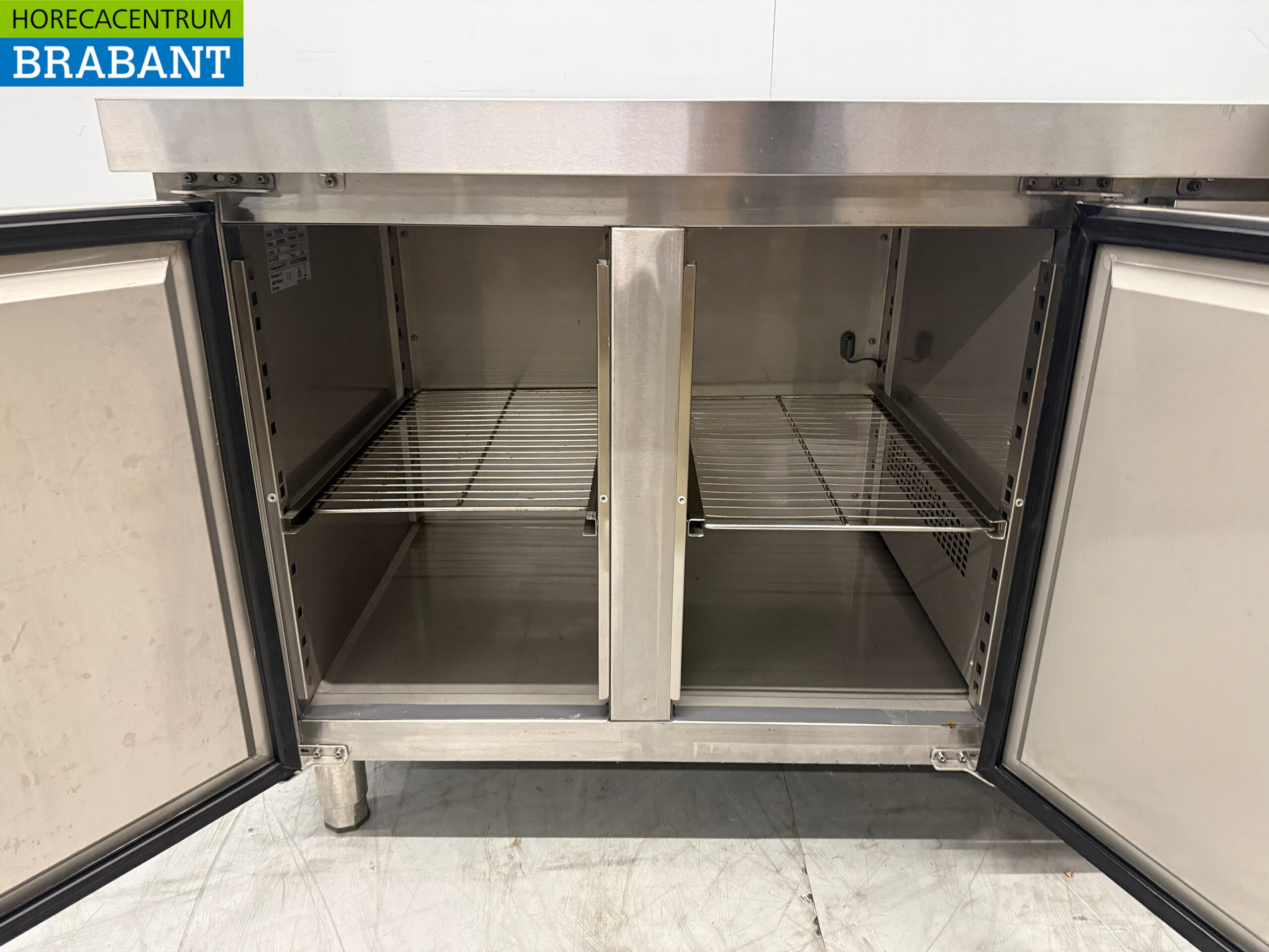 Stainless steel Freezer Workbench 2 Doors 136 cm 230V Catering - Image 4