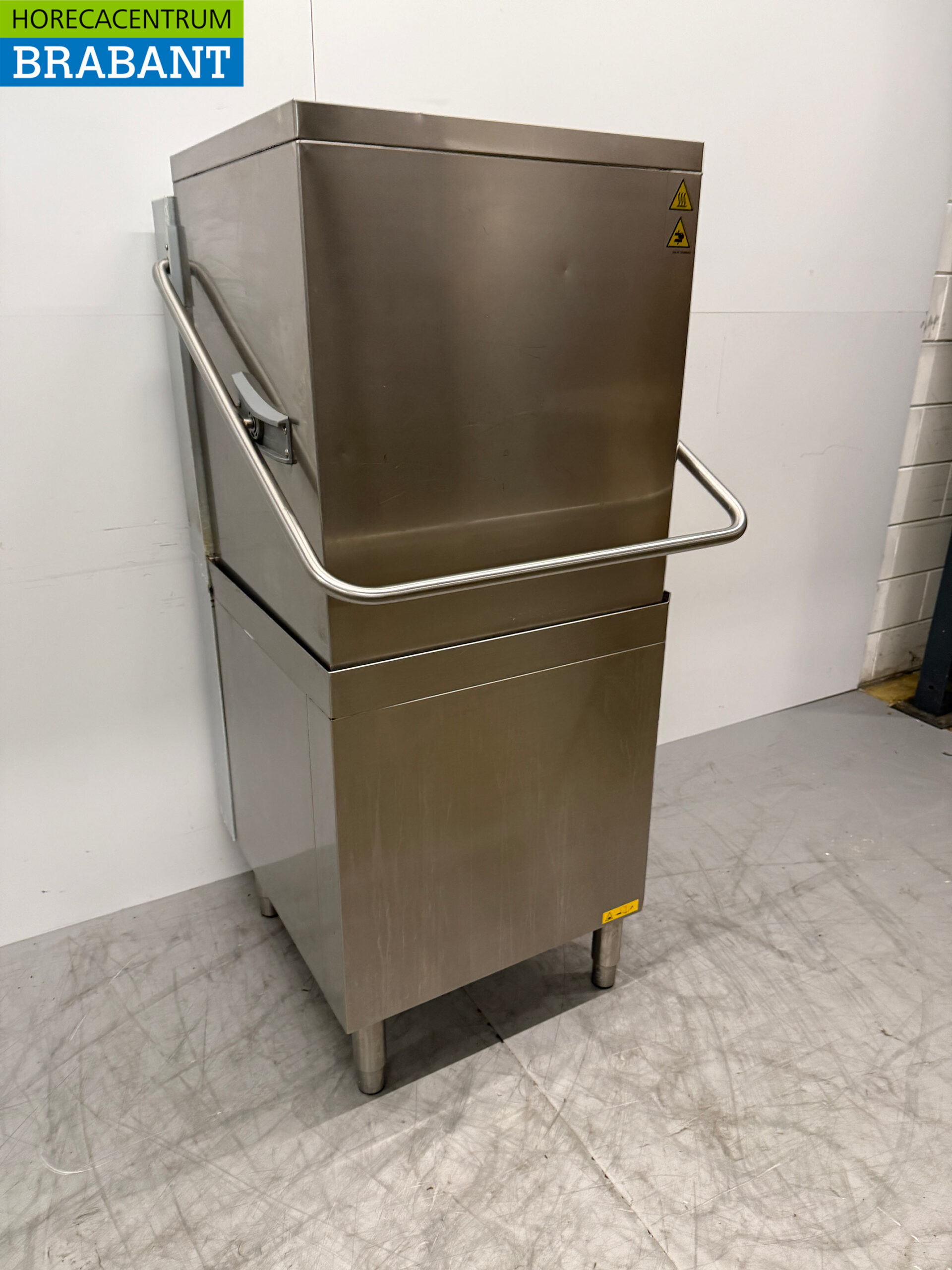 Stainless steel Zanussi Sliding dishwasher with drain pump 400V Catering - Image 3