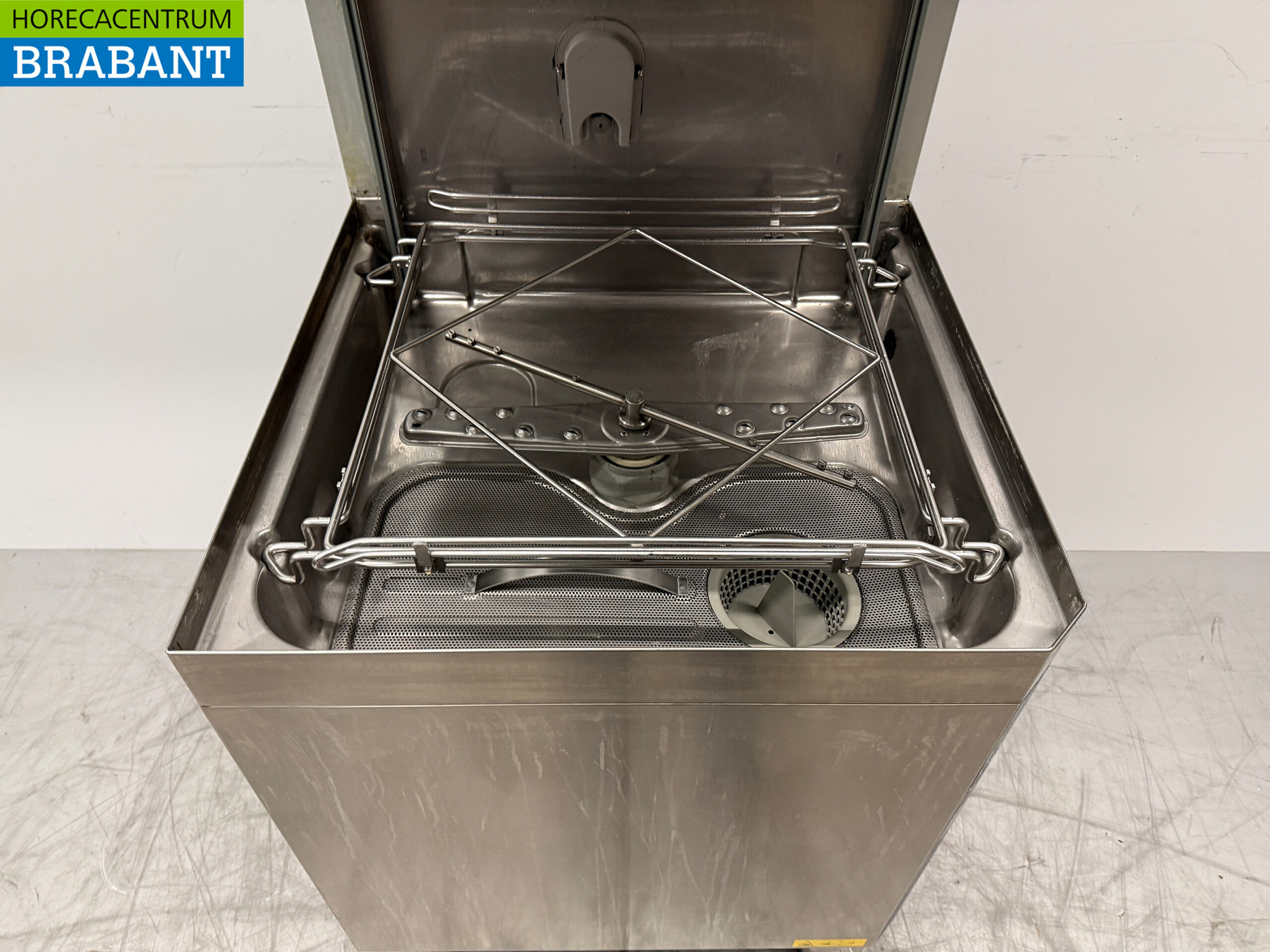 Stainless steel Zanussi Sliding dishwasher with drain pump 400V Catering - Image 4