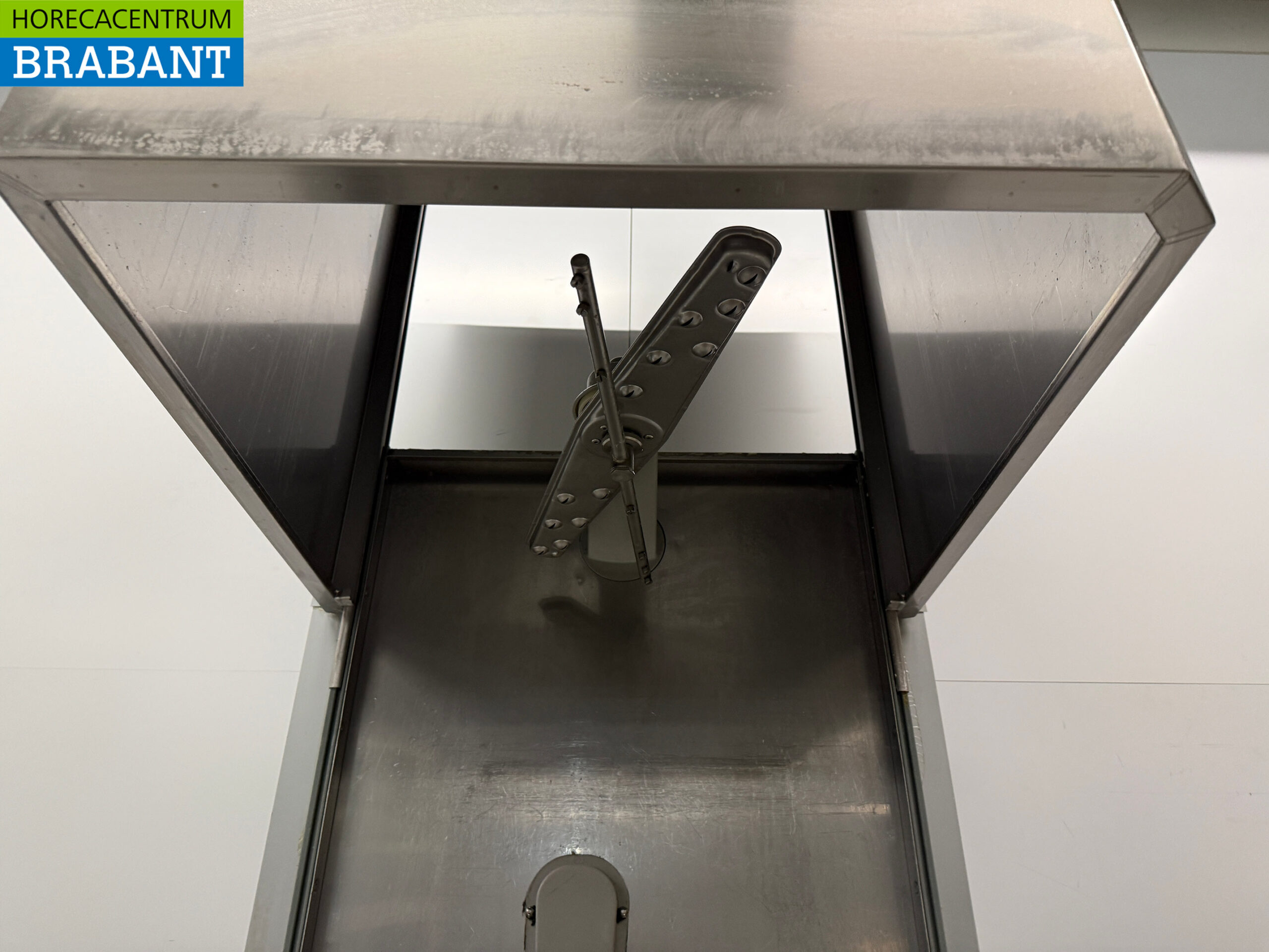 Stainless steel Zanussi Sliding dishwasher with drain pump 400V Catering - Image 5