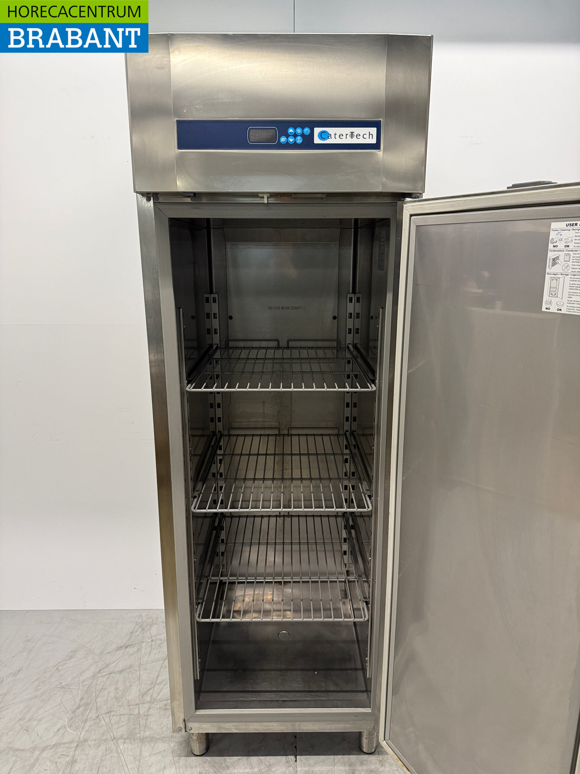 Stainless steel Catertech Refrigeration 617 liters 230V Catering - Image 4