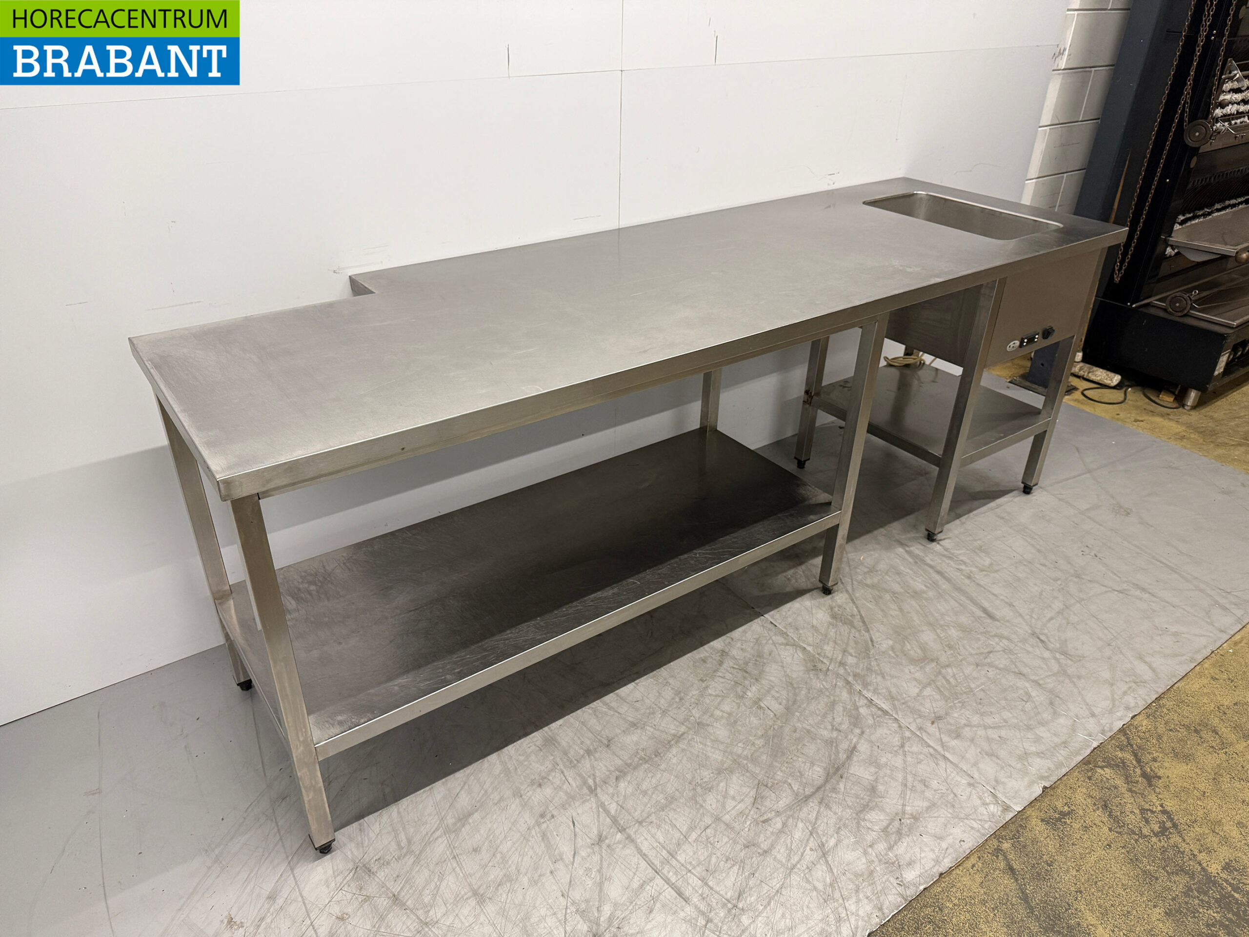 Stainless steel Worktable with built-in Bain Marie 250 cm 230V Horeca - Image 3