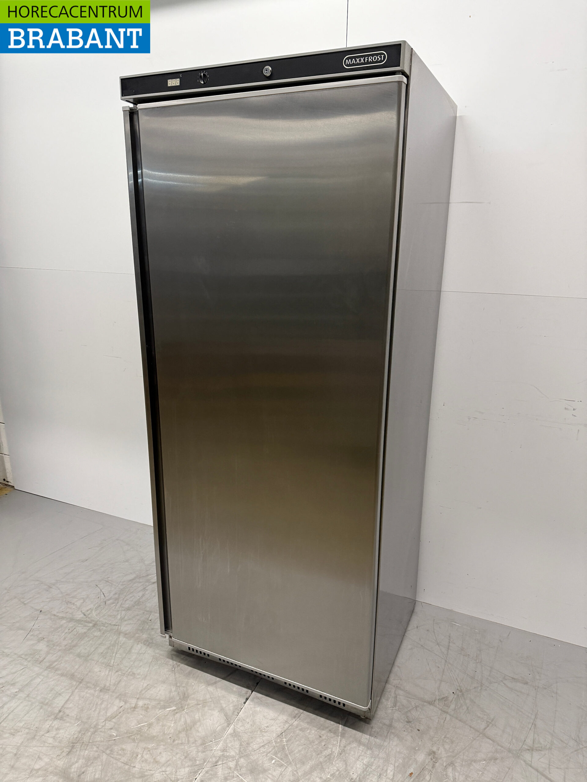 Stainless steel Maxxfrost Refrigeration 570 liters 230V Catering - Image 2