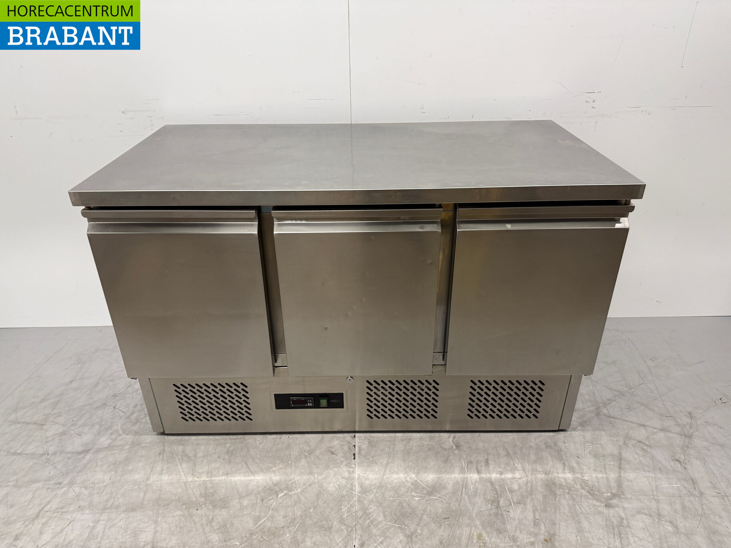 Stainless steel Refrigerated Workbench 3 Doors 137 cm 230V Catering