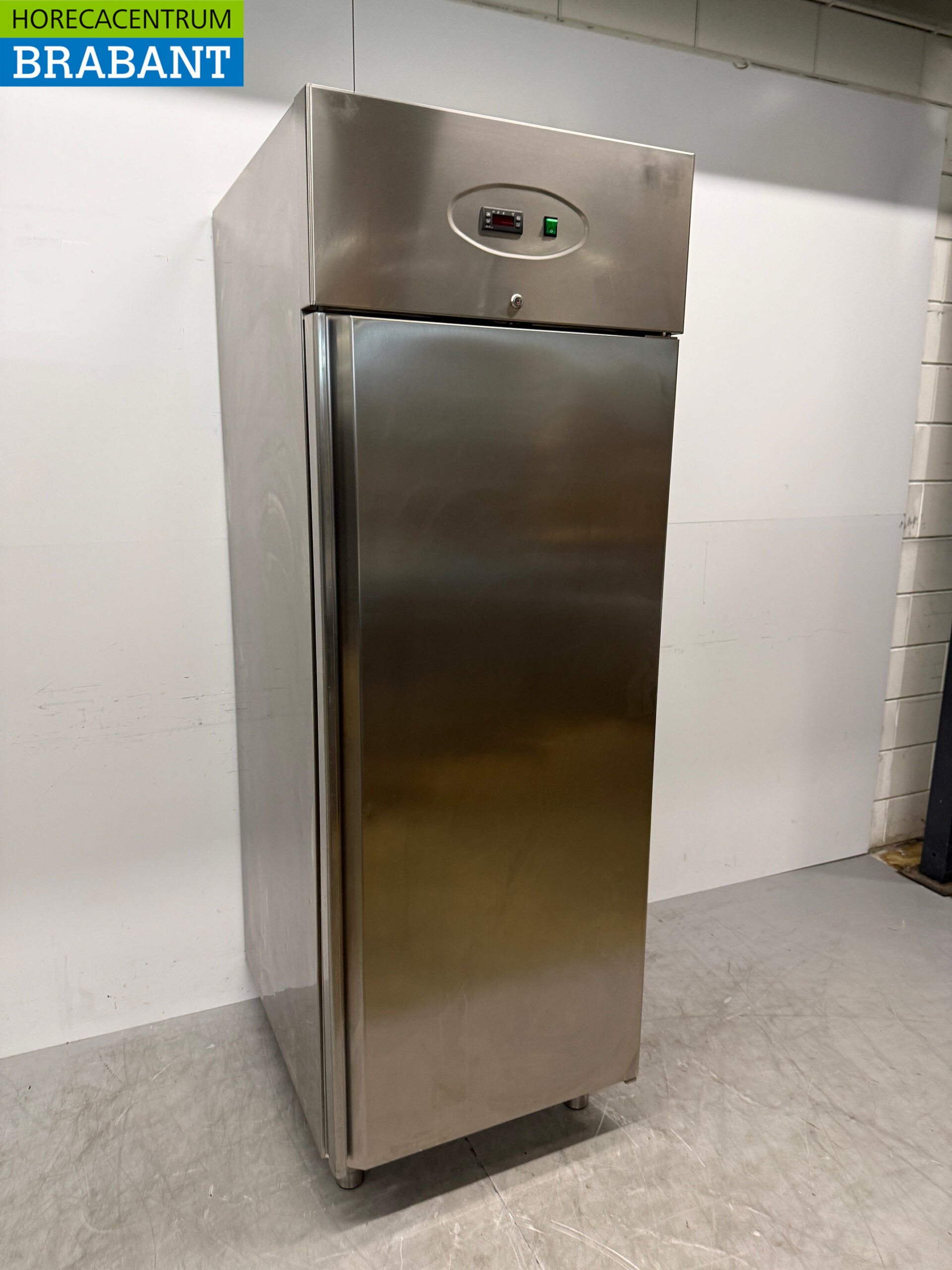 Stainless steel Studio54 Refrigeration 700 liters 230V Catering - Image 3