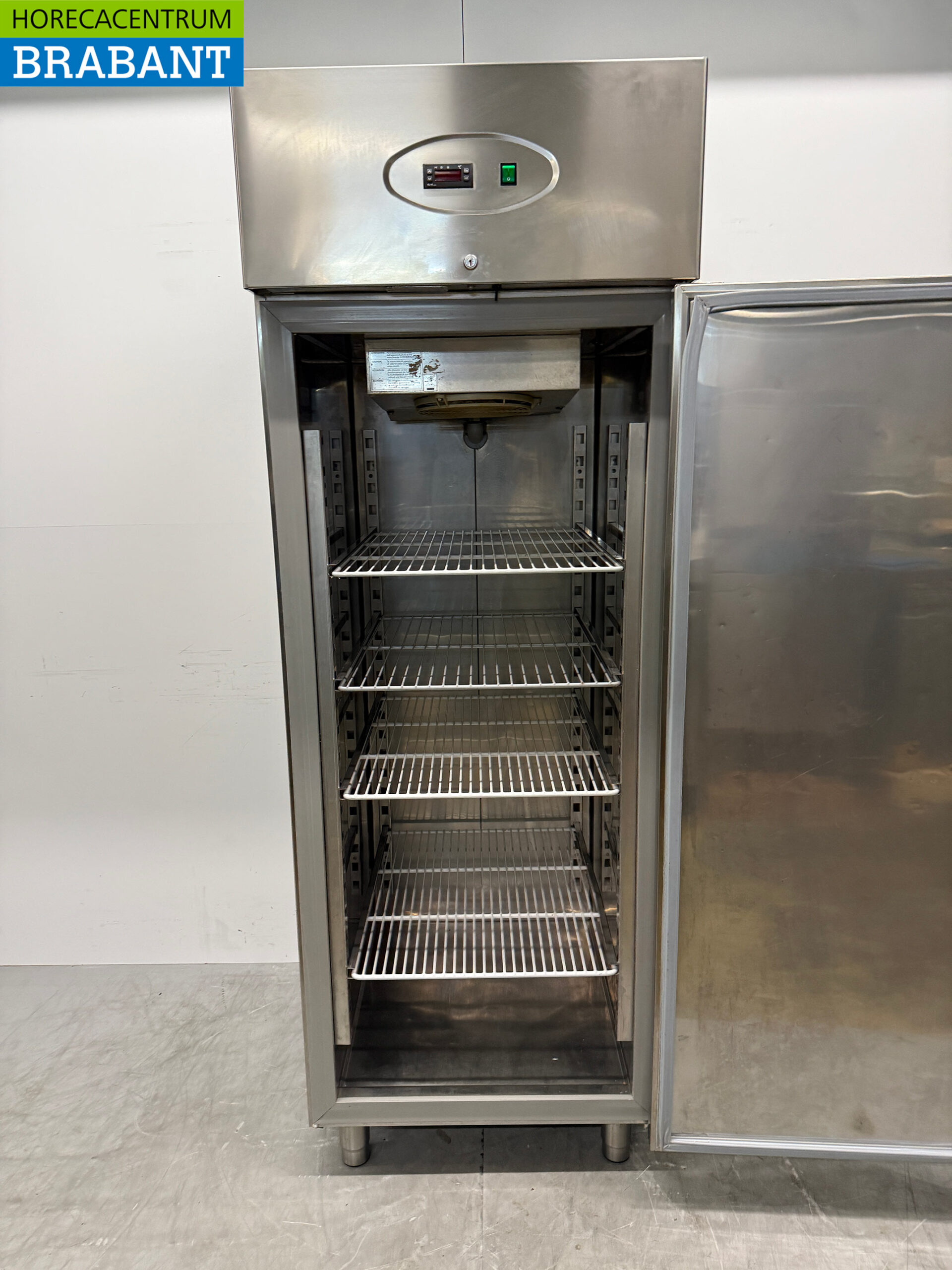 Stainless steel Studio54 Refrigeration 700 liters 230V Catering - Image 4