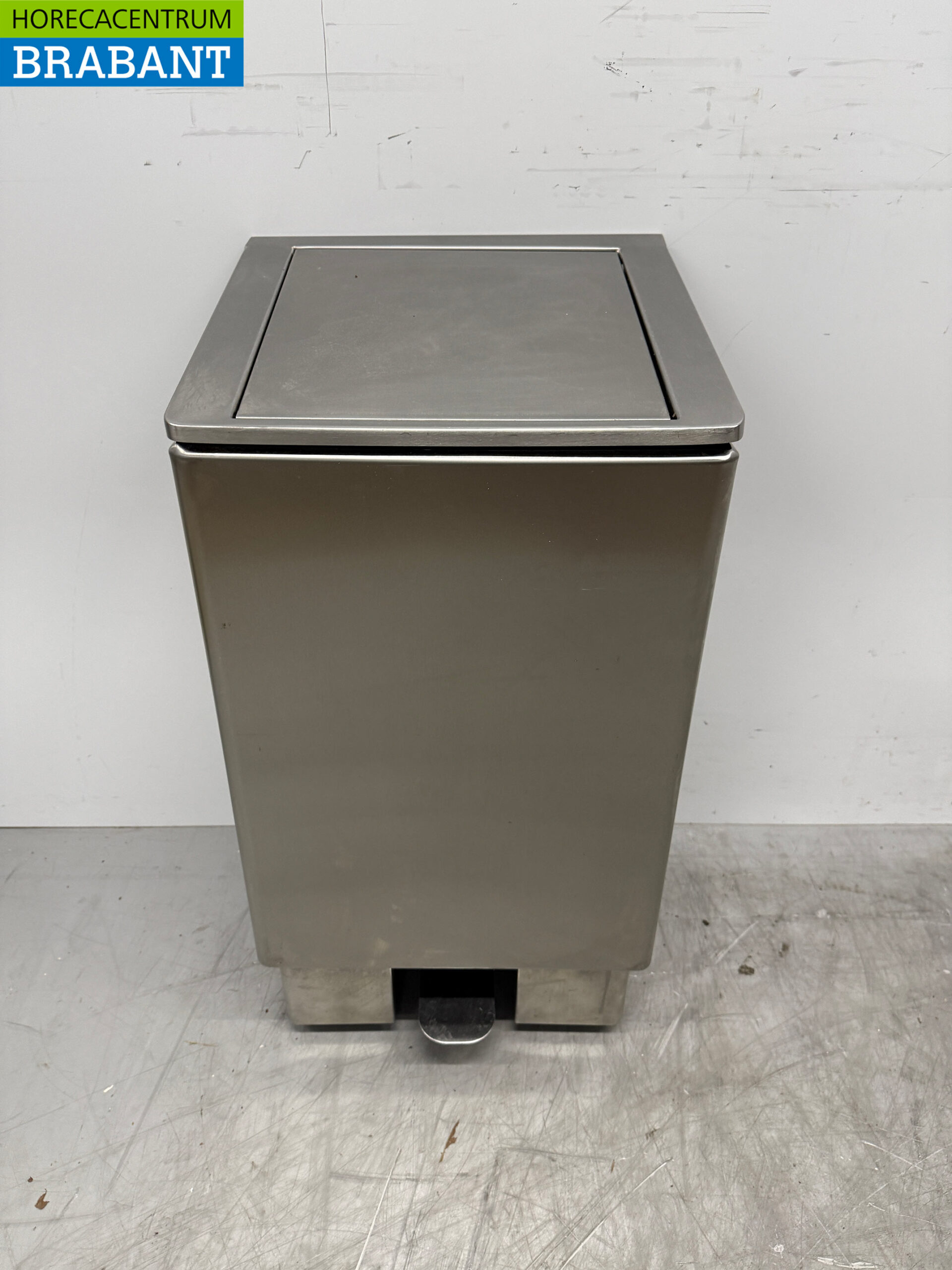 Stainless steel trash can with foot control 60 liters Horeca