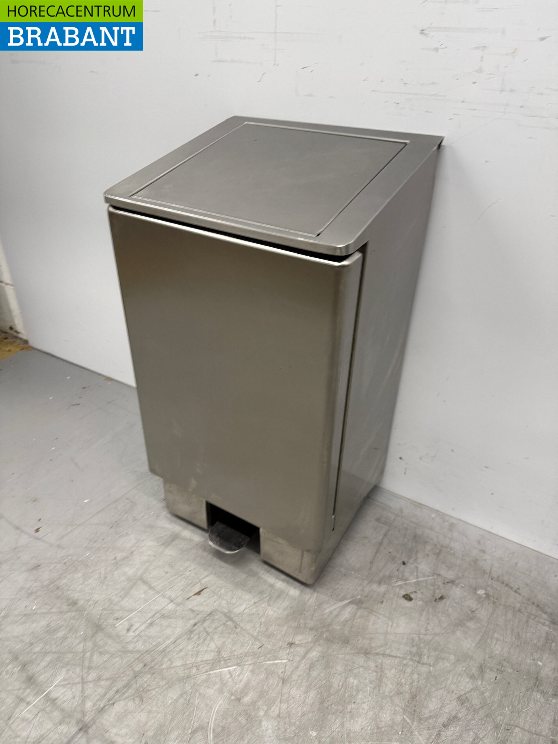 Stainless steel trash can with foot control 60 liters Horeca - Image 2