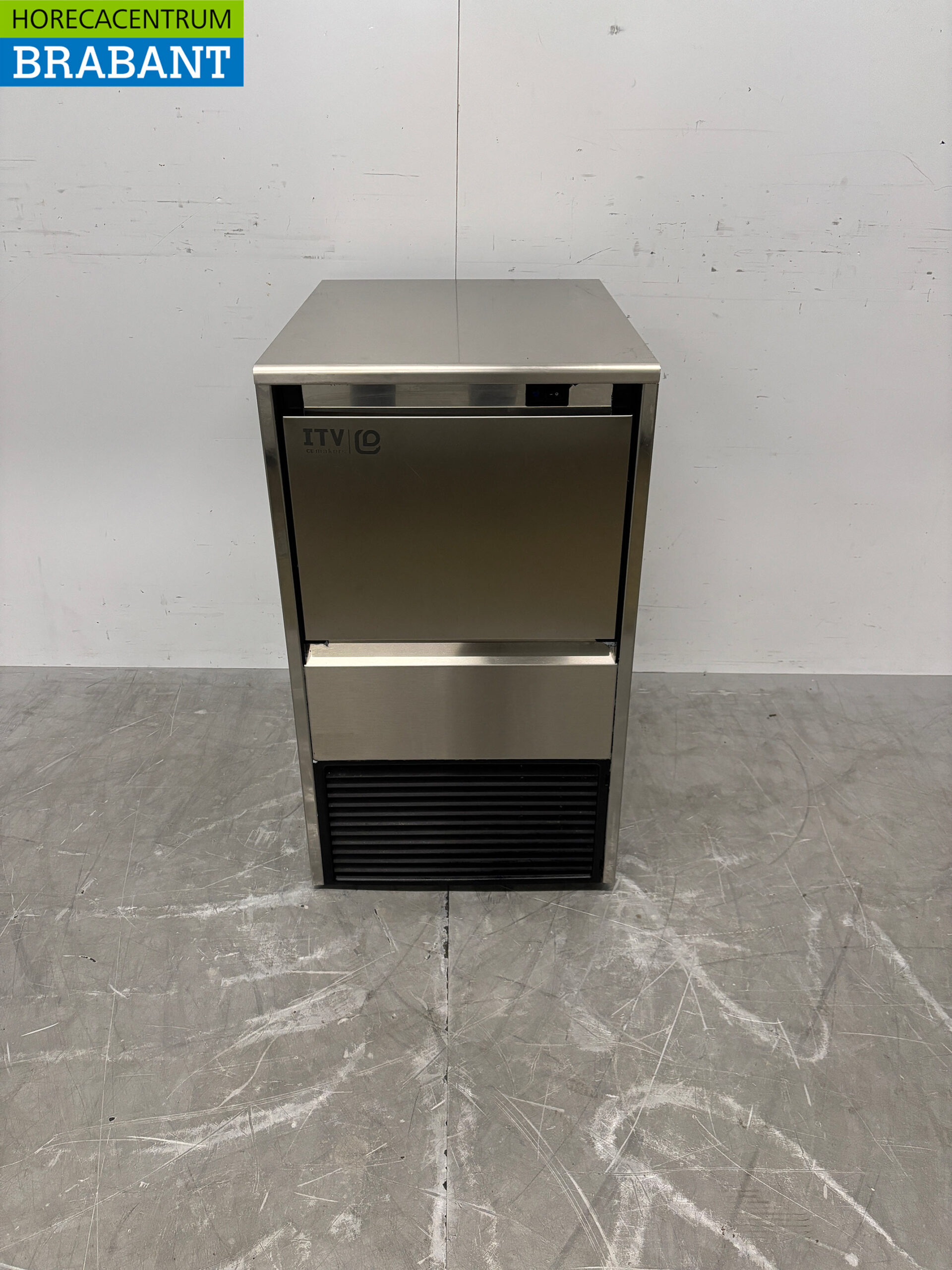 Stainless steel ITV ice cube machine 47 kg per day 20 kg bunker 230V Horeca
