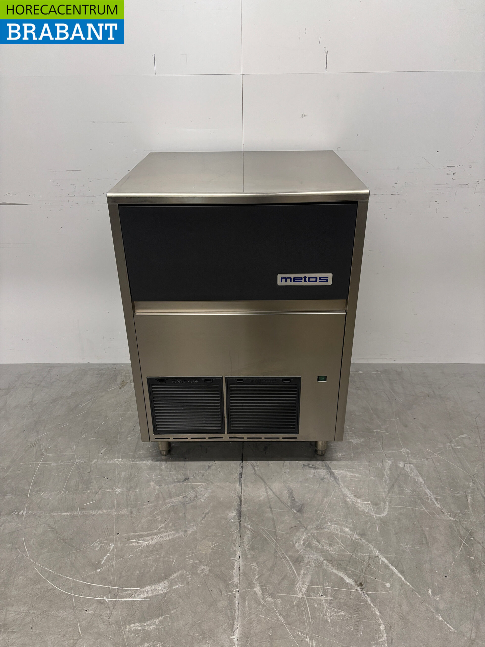 Stainless steel Brema Peeling ice machine 155 kilos per day 230V Horeca