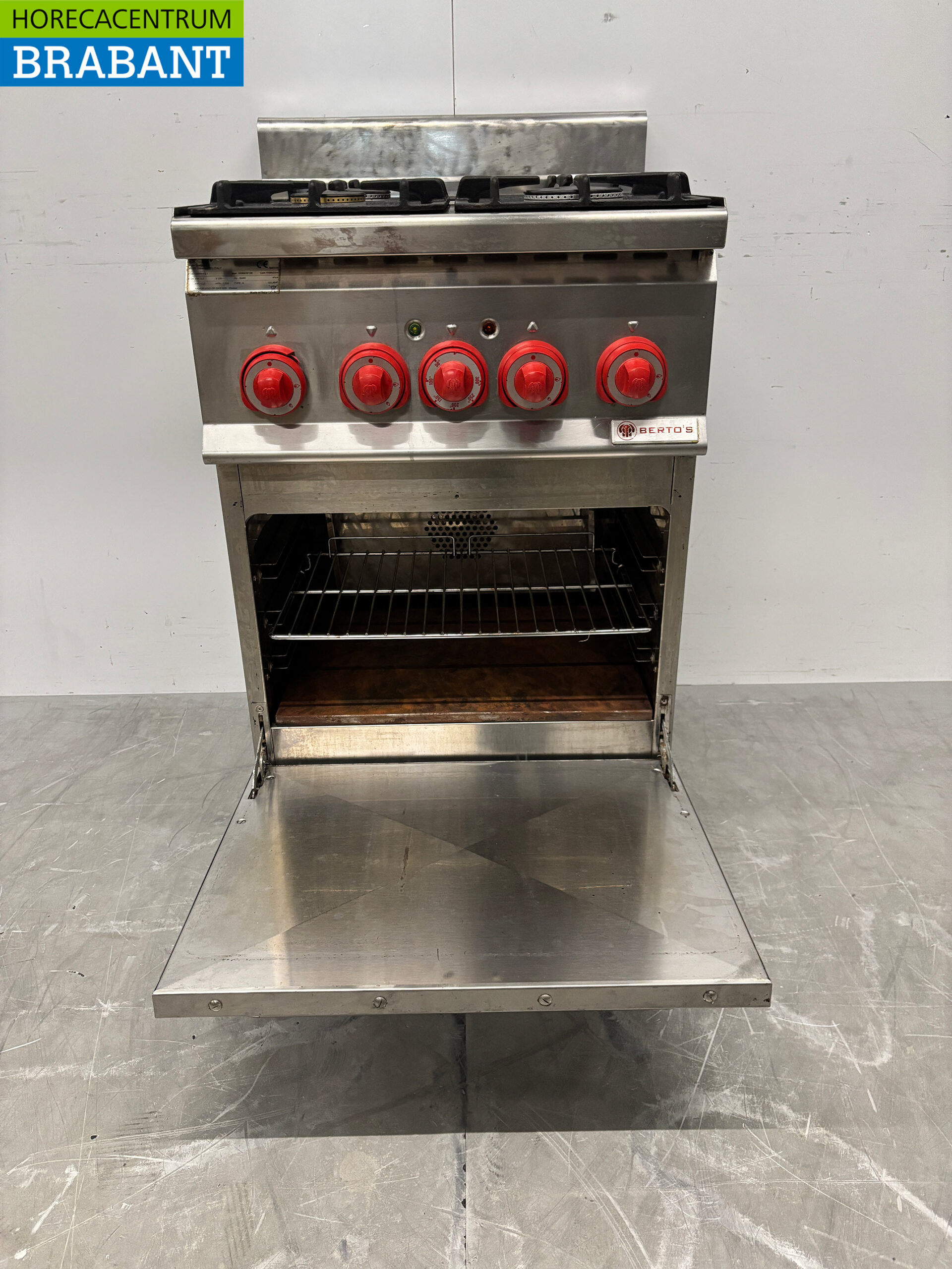 Stainless steel Berto's 4 Burner Stove with oven 3 x 1/1 GN GAS + 230V Horeca - Image 4