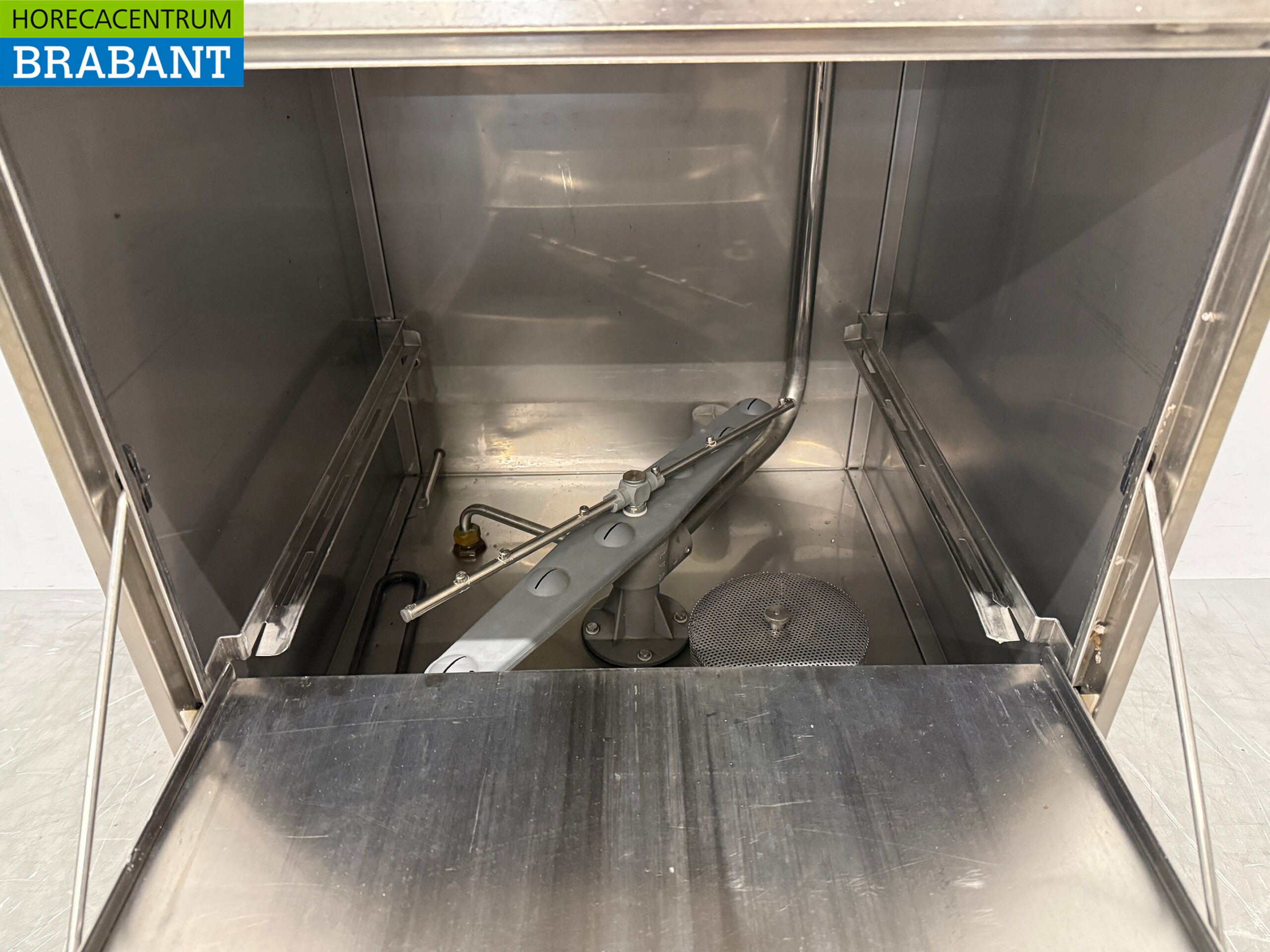 Stainless steel Saro Dishwasher 400V Catering - Image 4