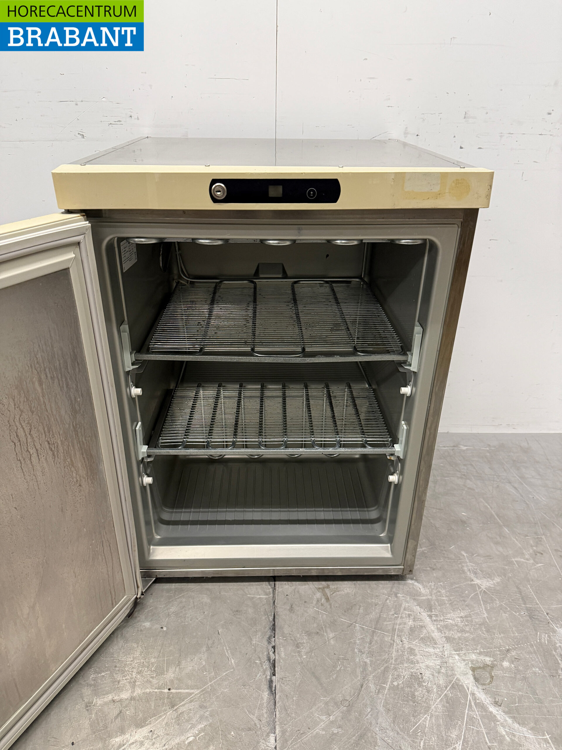 Stainless steel Gram Freezer 78 liters 230V Catering - Image 4