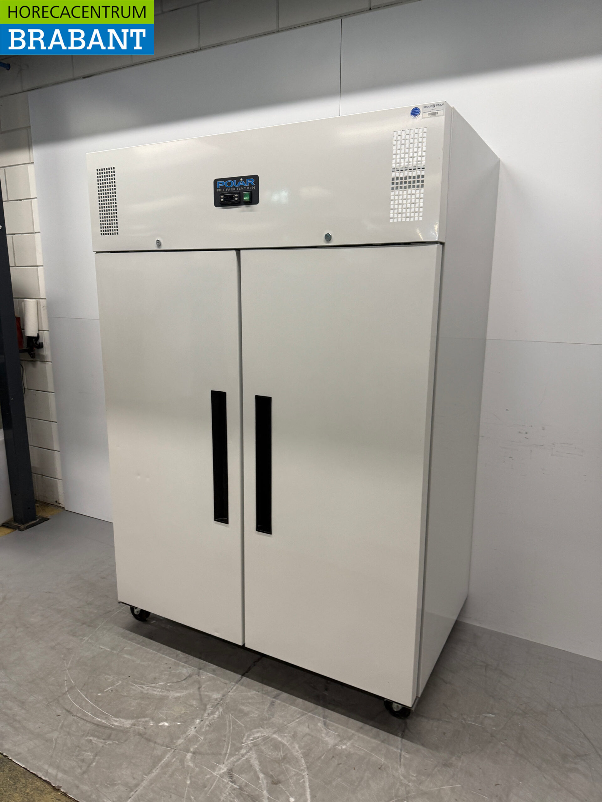 Polar Mobile Double Door Freezer 1200 liters 230V Catering - Image 2