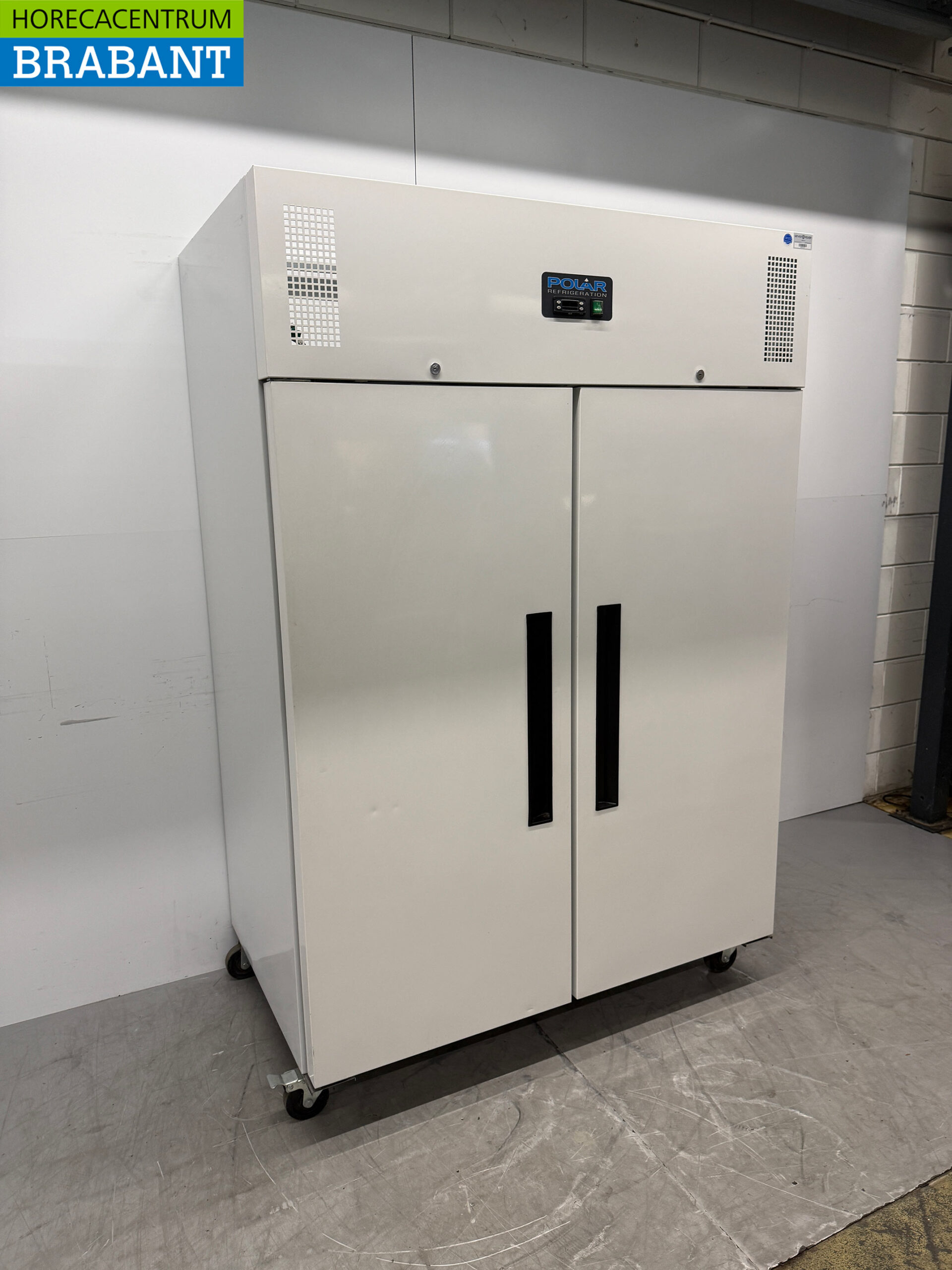 Polar Mobile Double Door Freezer 1200 liters 230V Catering - Image 3
