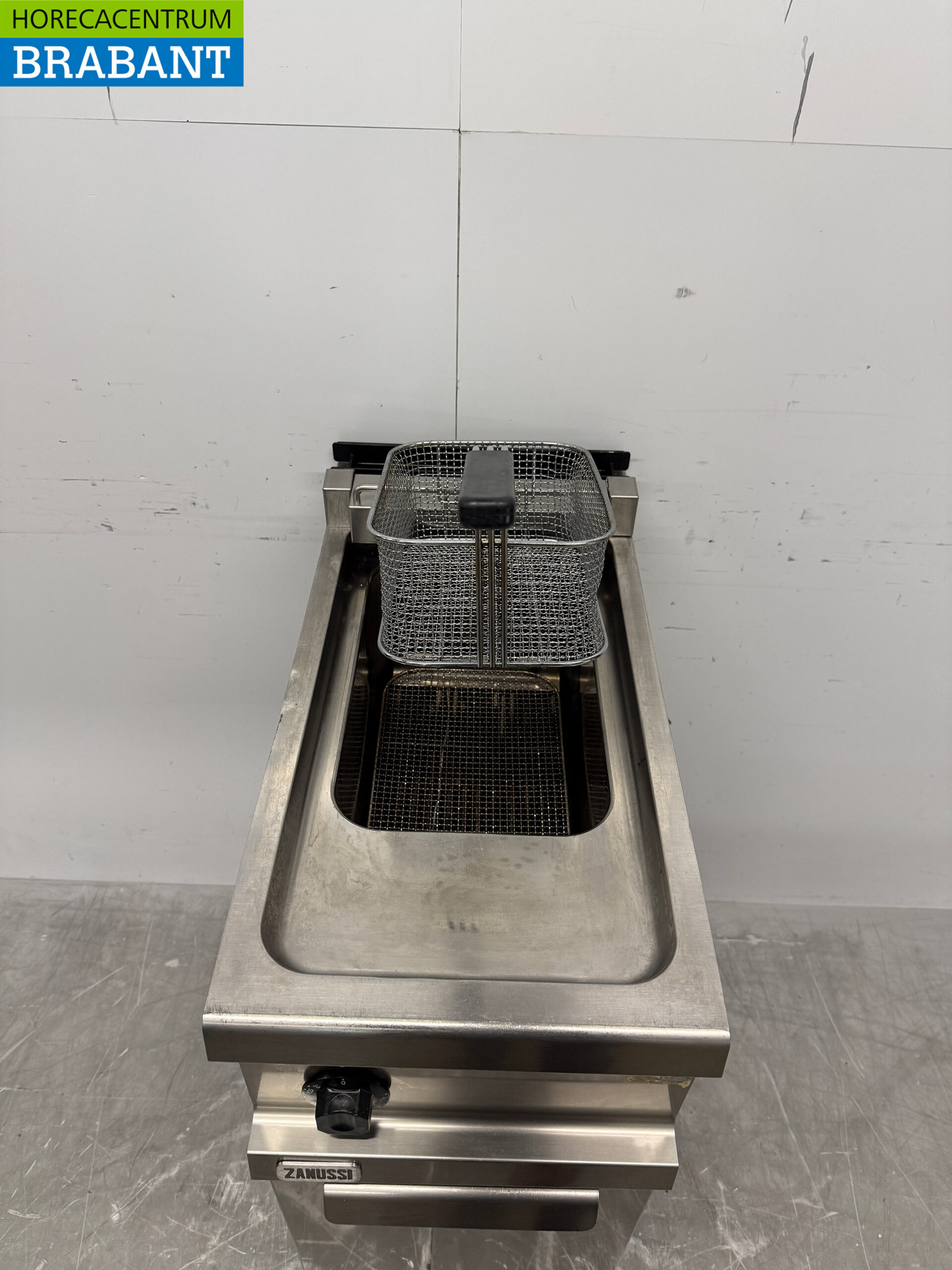 Stainless steel Zanussi Fryer 14 liters 400V Horeca - Image 4