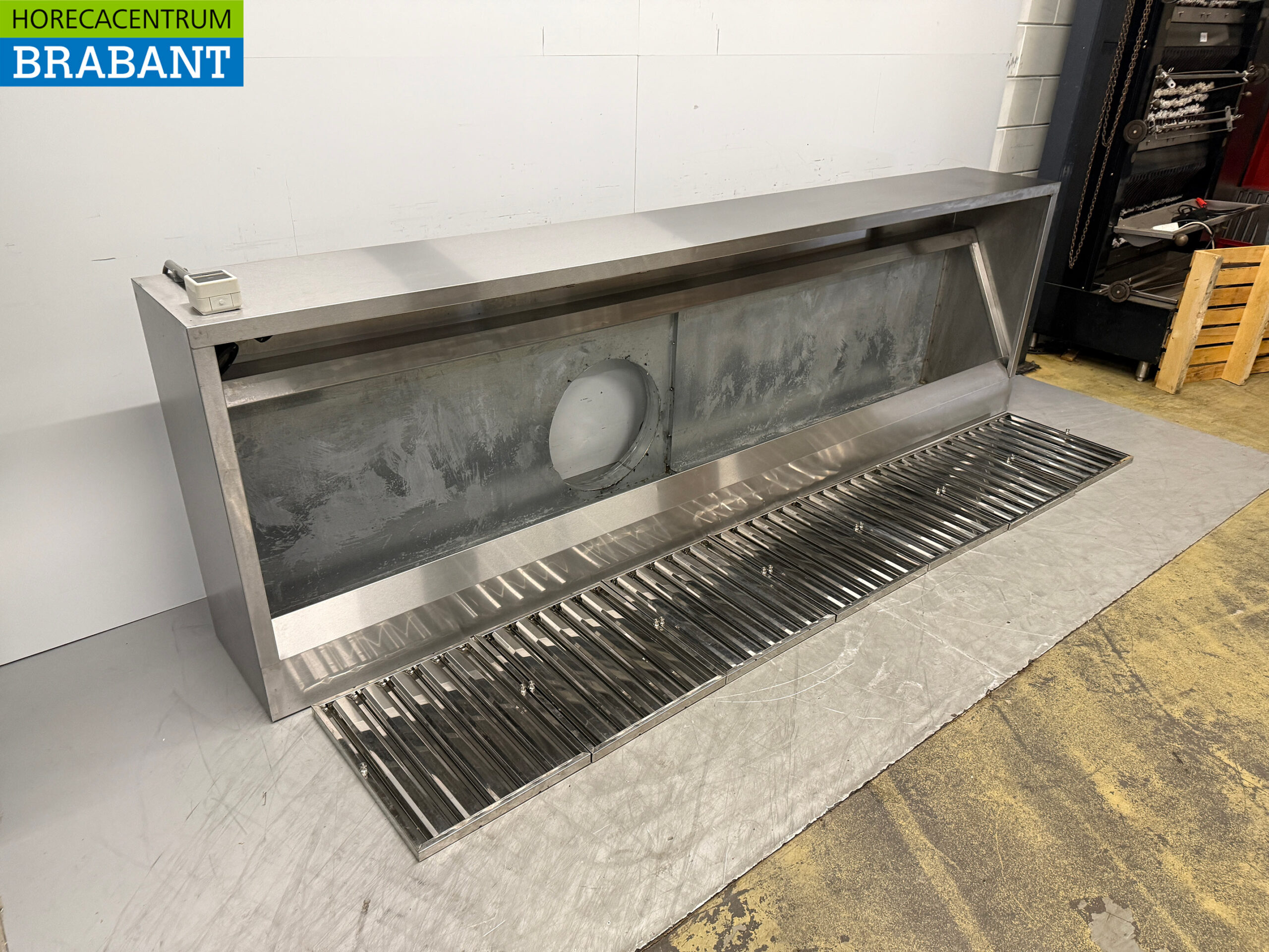 Stainless steel extractor hood Extractor hood with slat filters 300 cm Box model 230V Horeca - Image 3
