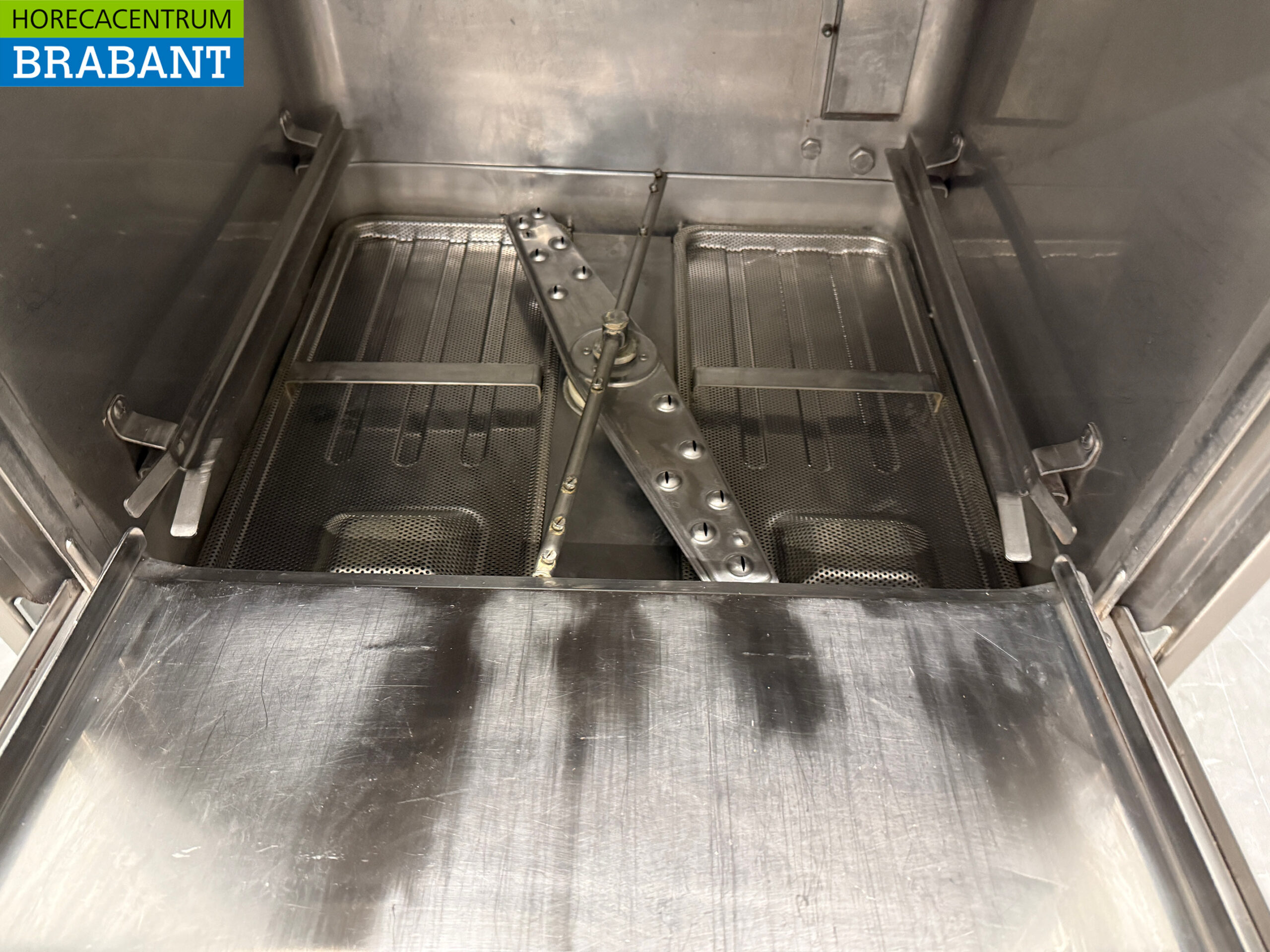 Stainless steel Zanussi LS6EA Dishwasher 400V Catering - Image 4