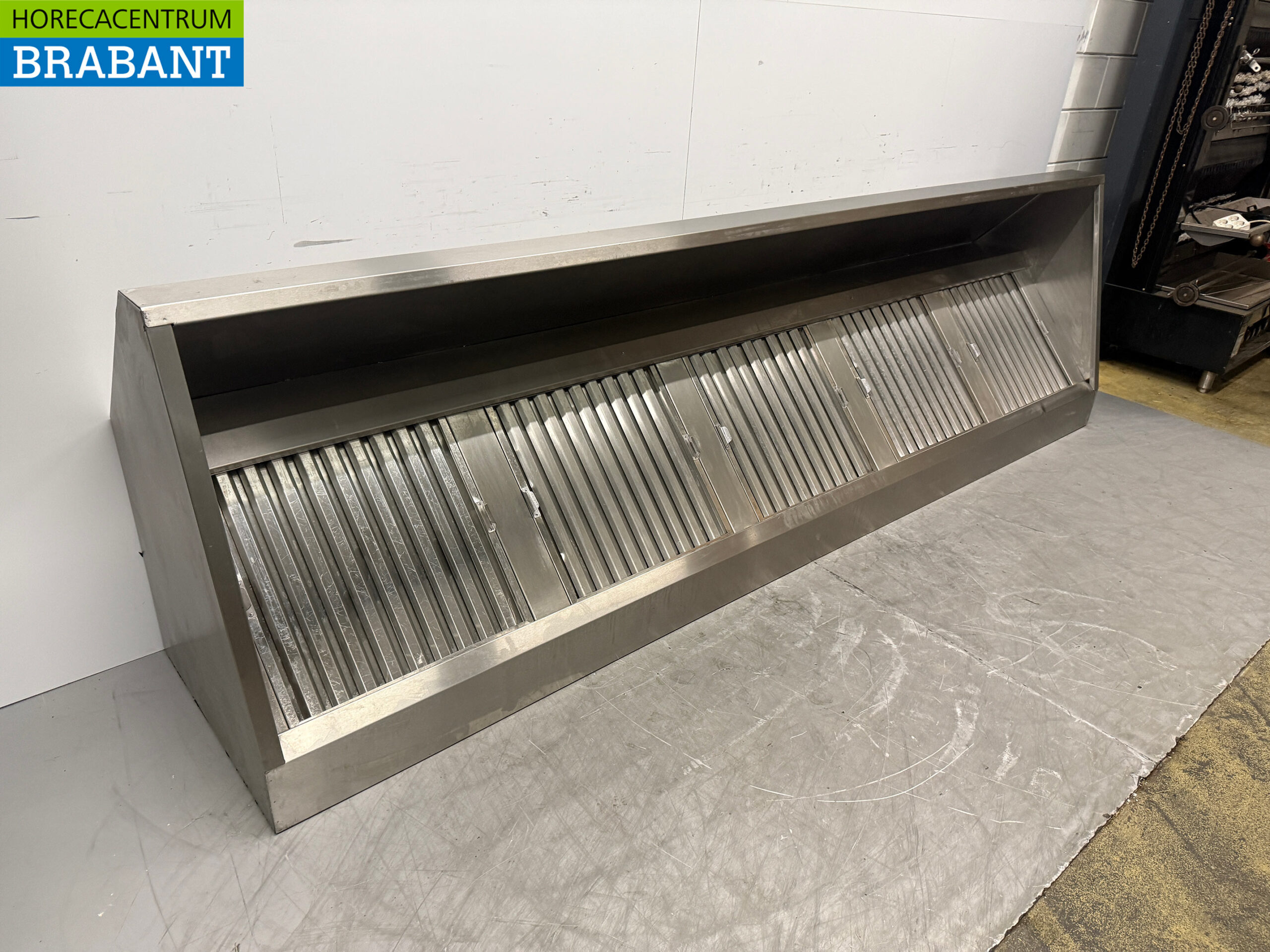 Stainless steel extractor hood Hood Sloping model 300 cm Horeca - Image 3